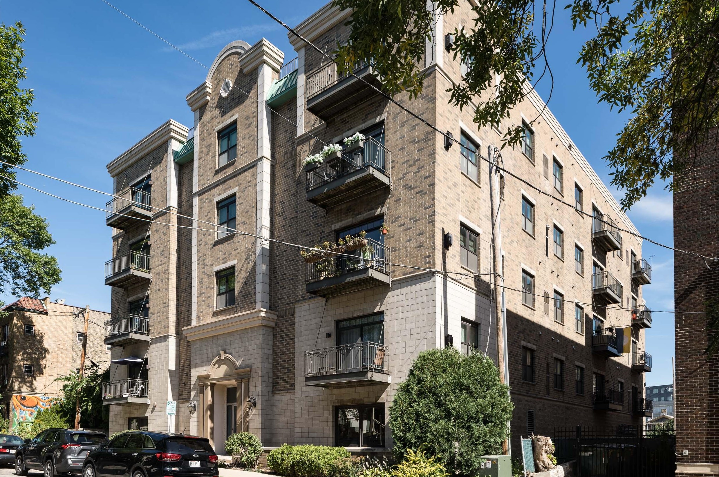 1812 Lafayette Pl, Milwaukee WI  53202-1188 exterior