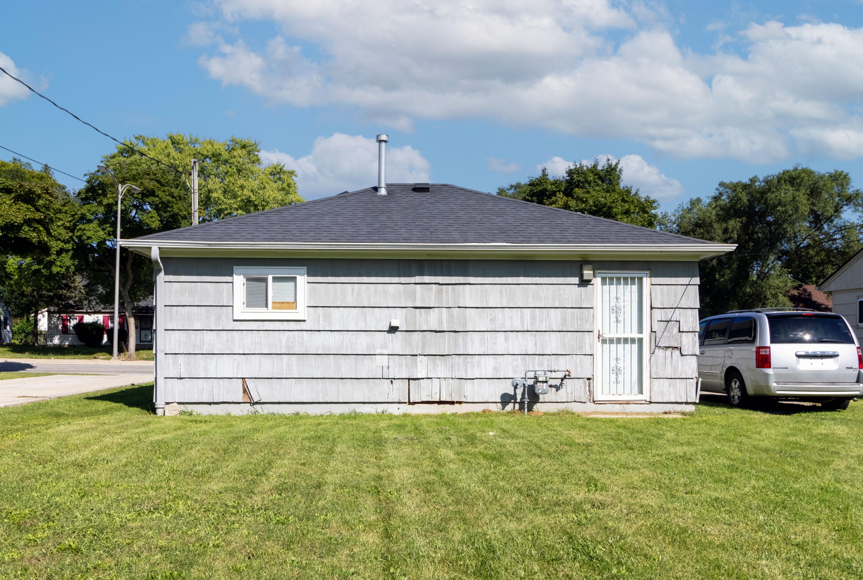 5725 60, Milwaukee WI 53223-4174 exterior