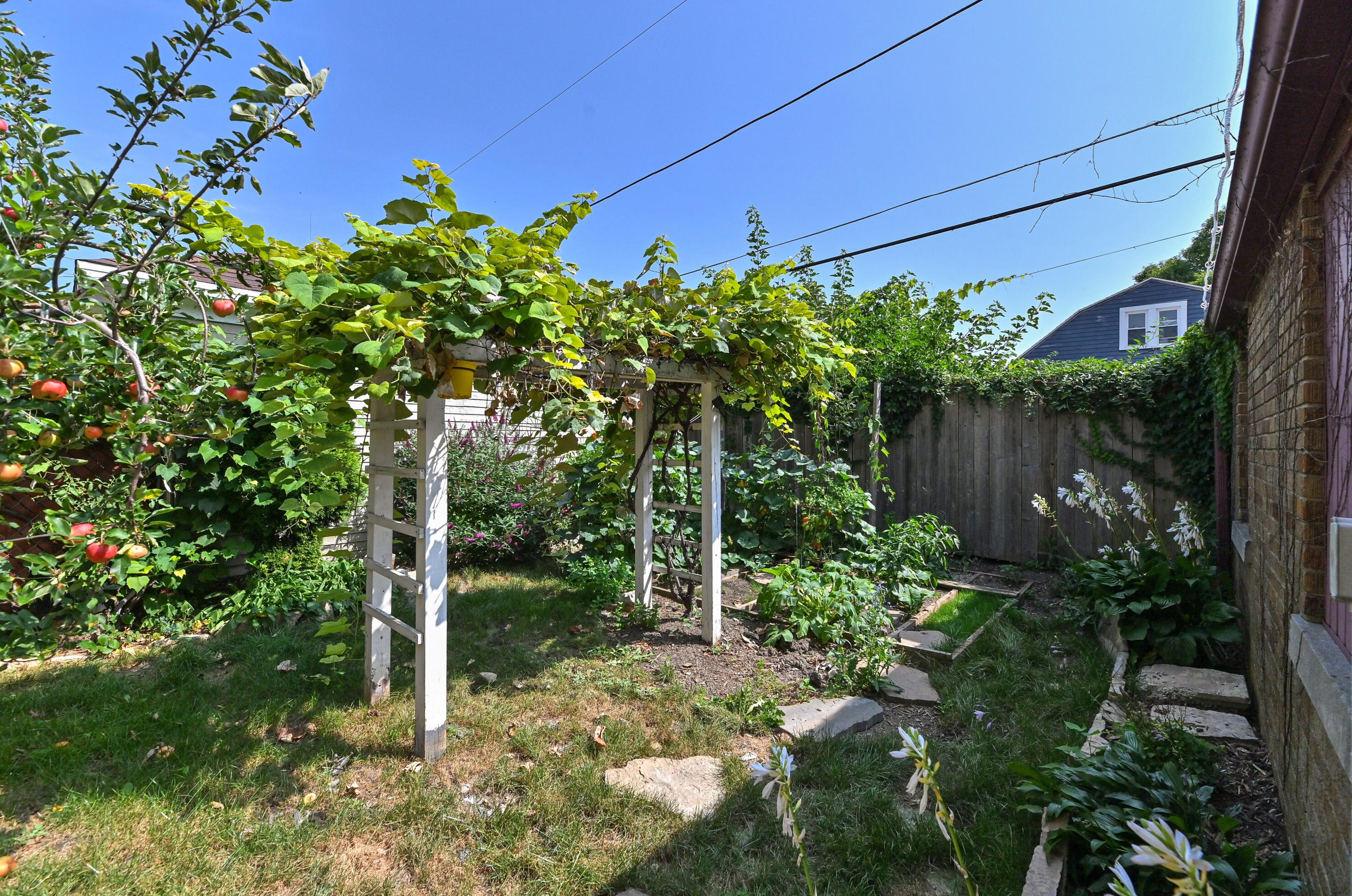 3050 56, Milwaukee WI 53210-2235 exterior