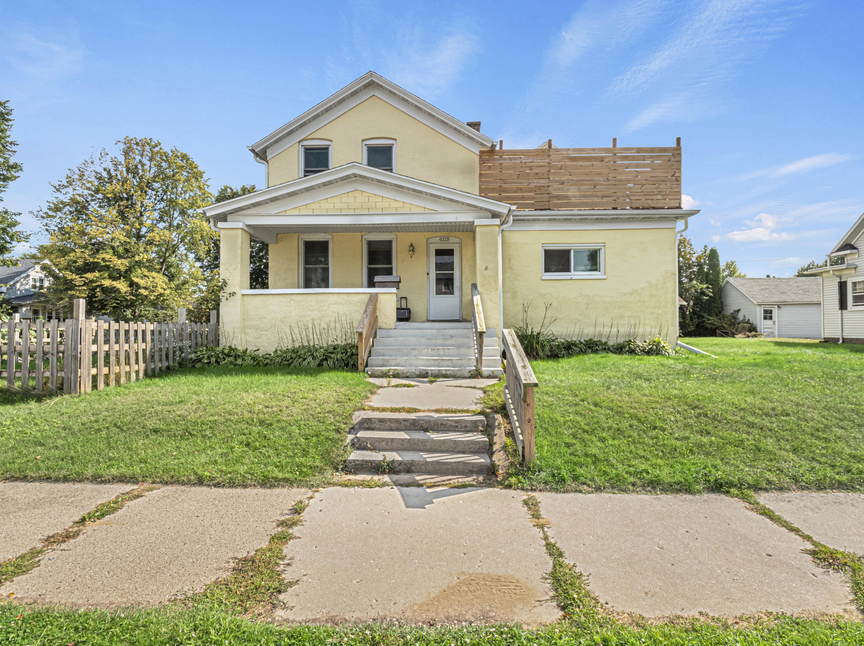 1237 Oakland Ave, Sheboygan WI  53081-5956 exterior