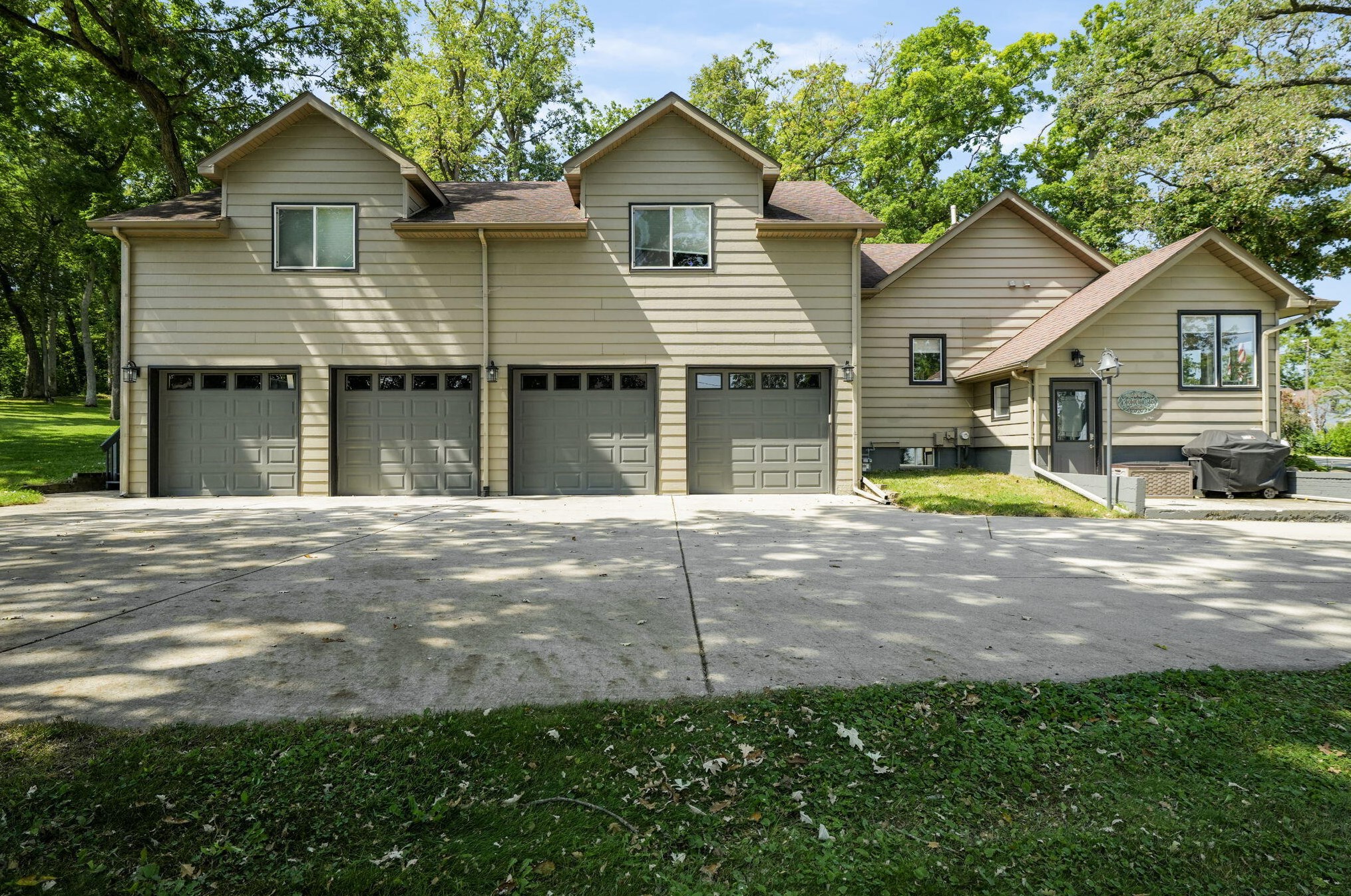 16805 93rd St, Bristol, WI 53104