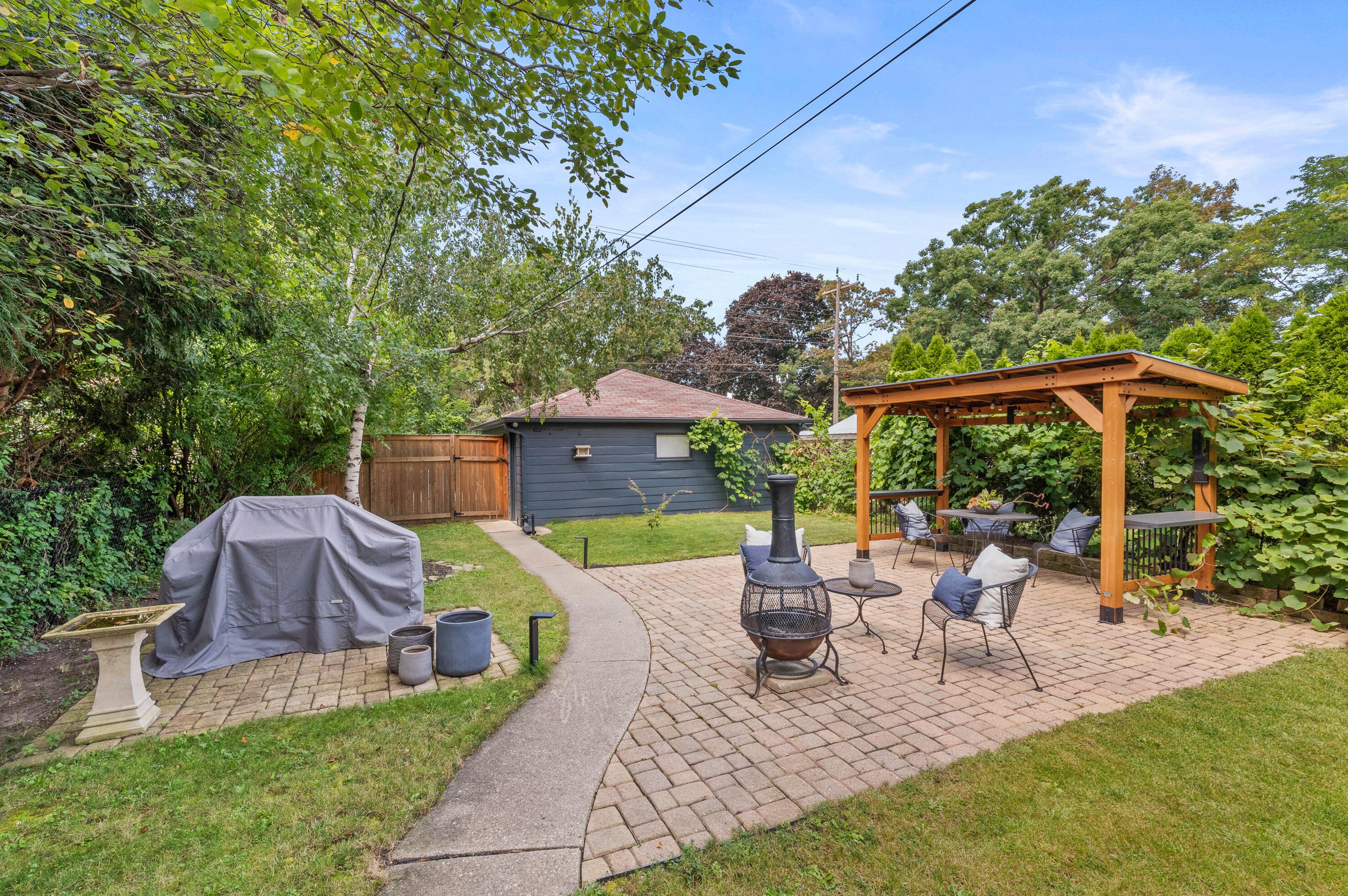 3165 91st St, Milwaukee WI  53222-3617 exterior