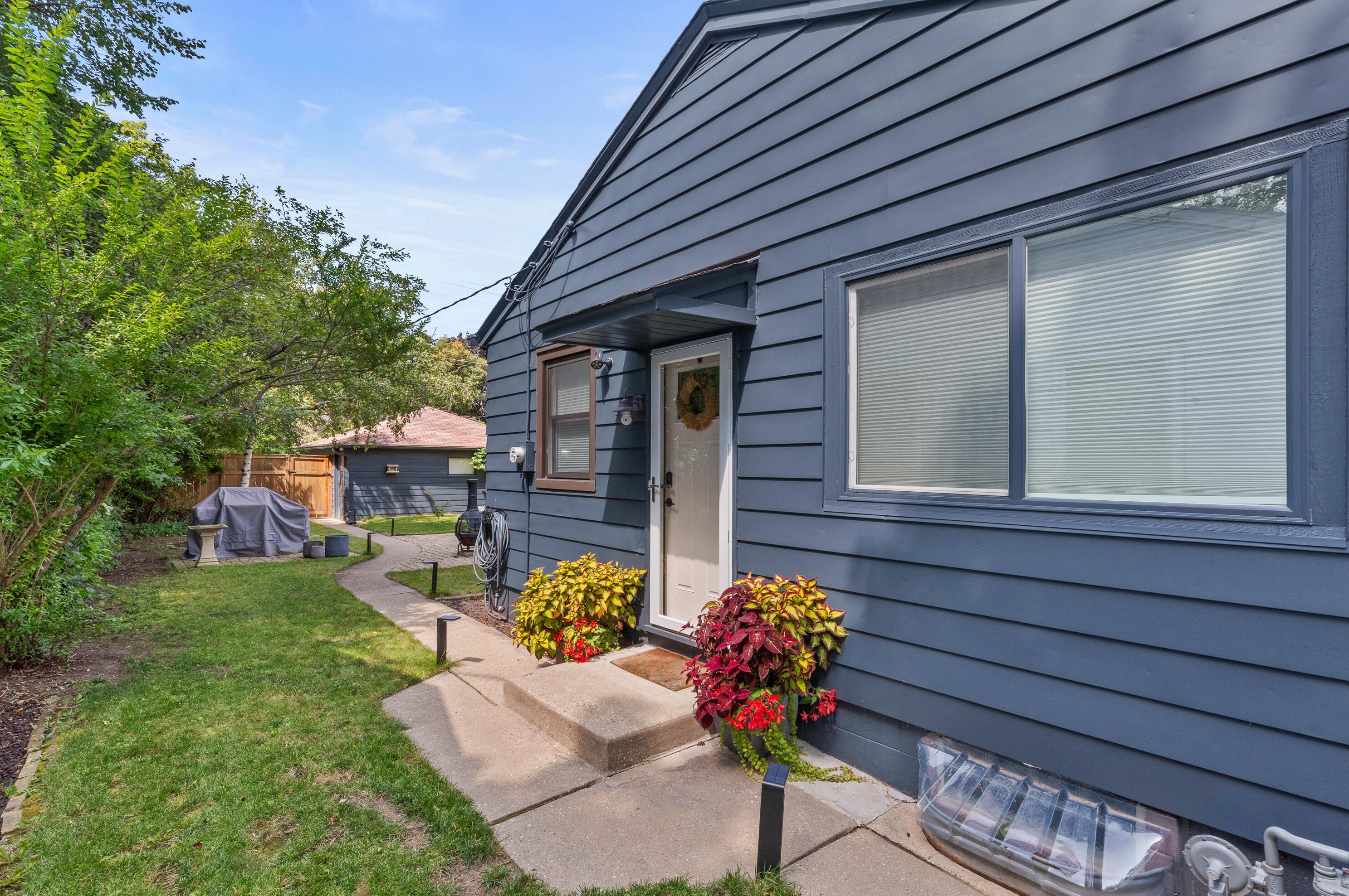 3165 91st St, Milwaukee WI  53222-3617 exterior