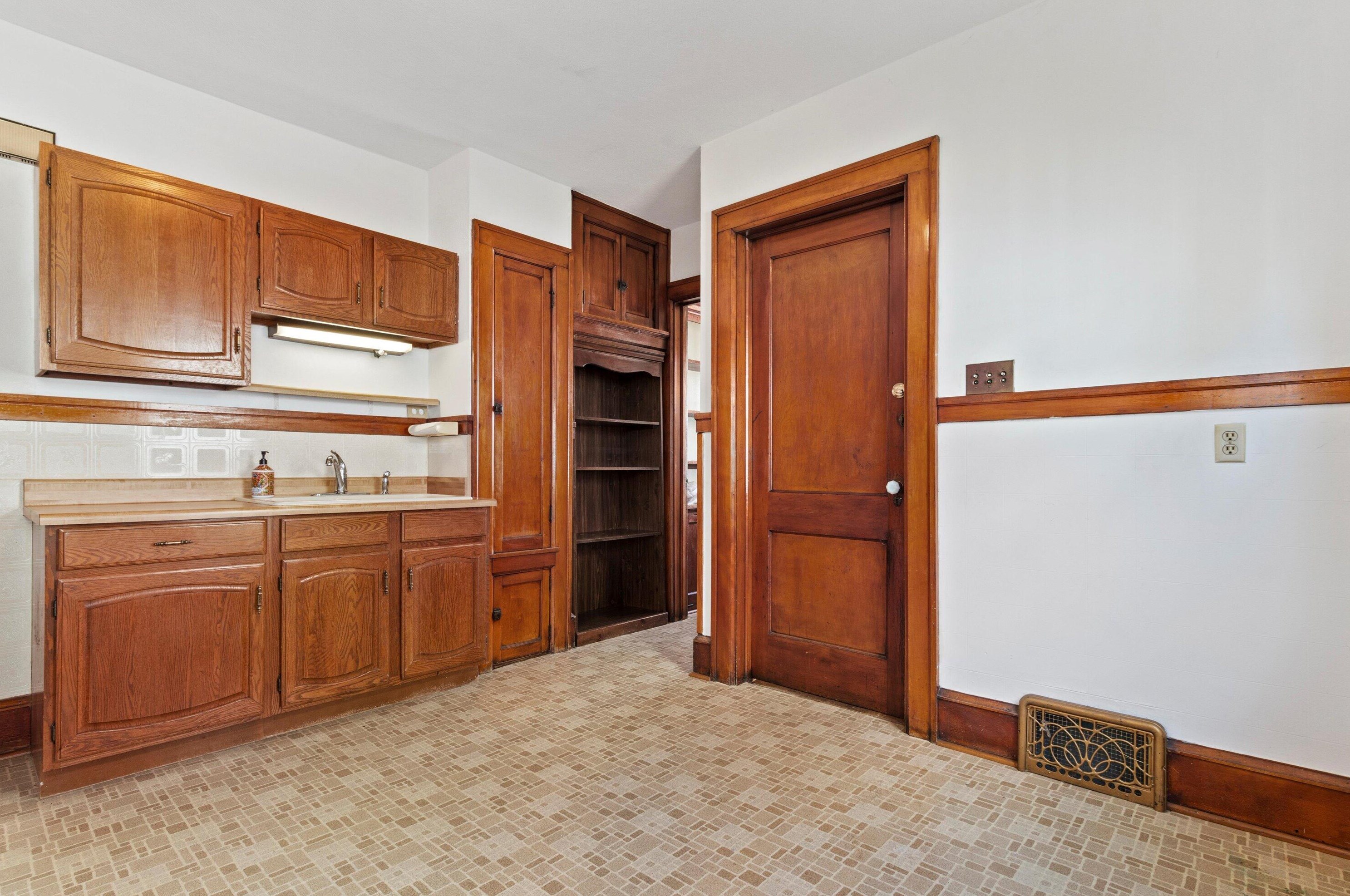 1230 W Scott St #1232, Milwaukee, WI 53204
