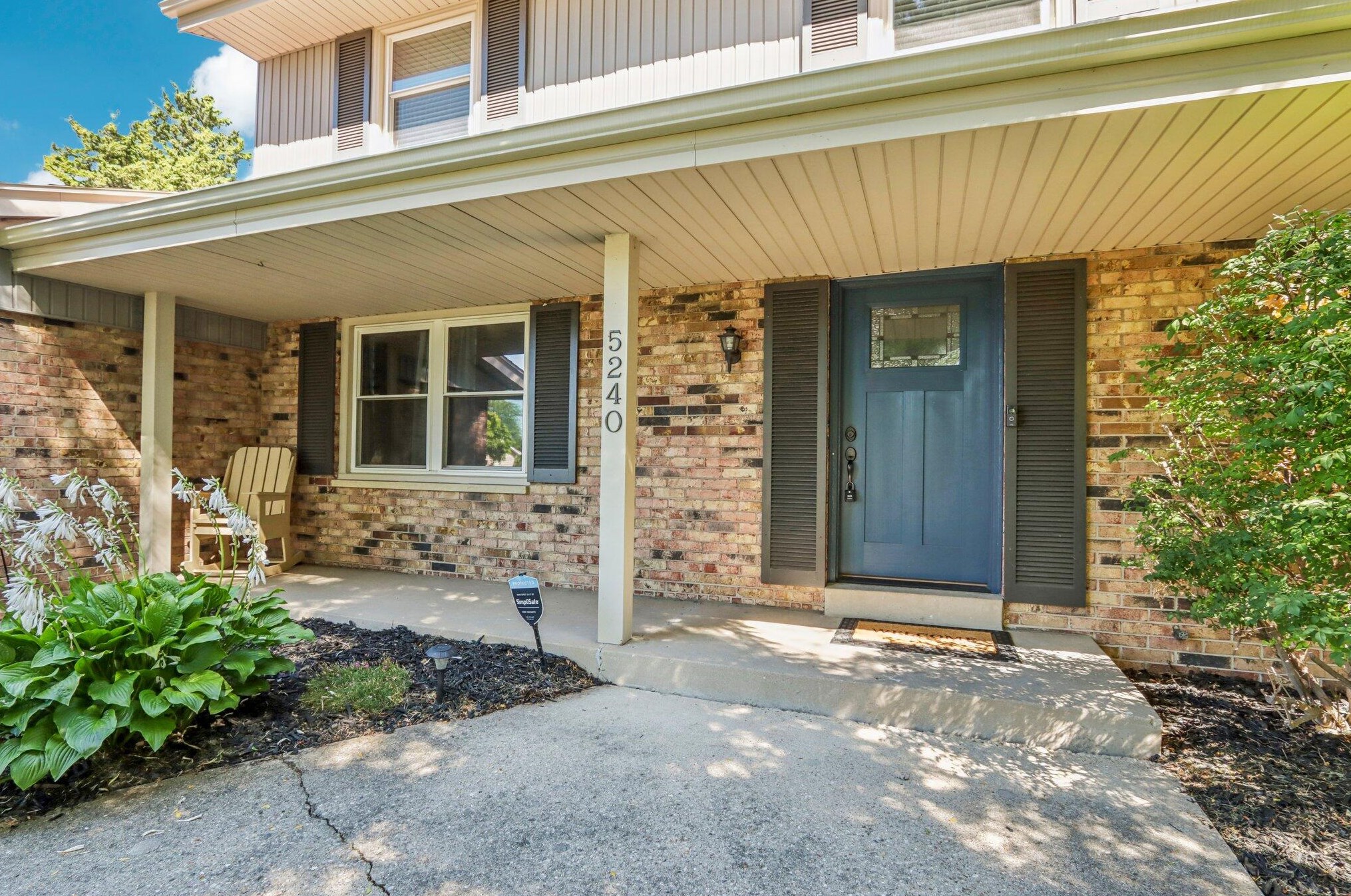 5240 W Joleno Ln, Milwaukee, WI 53223