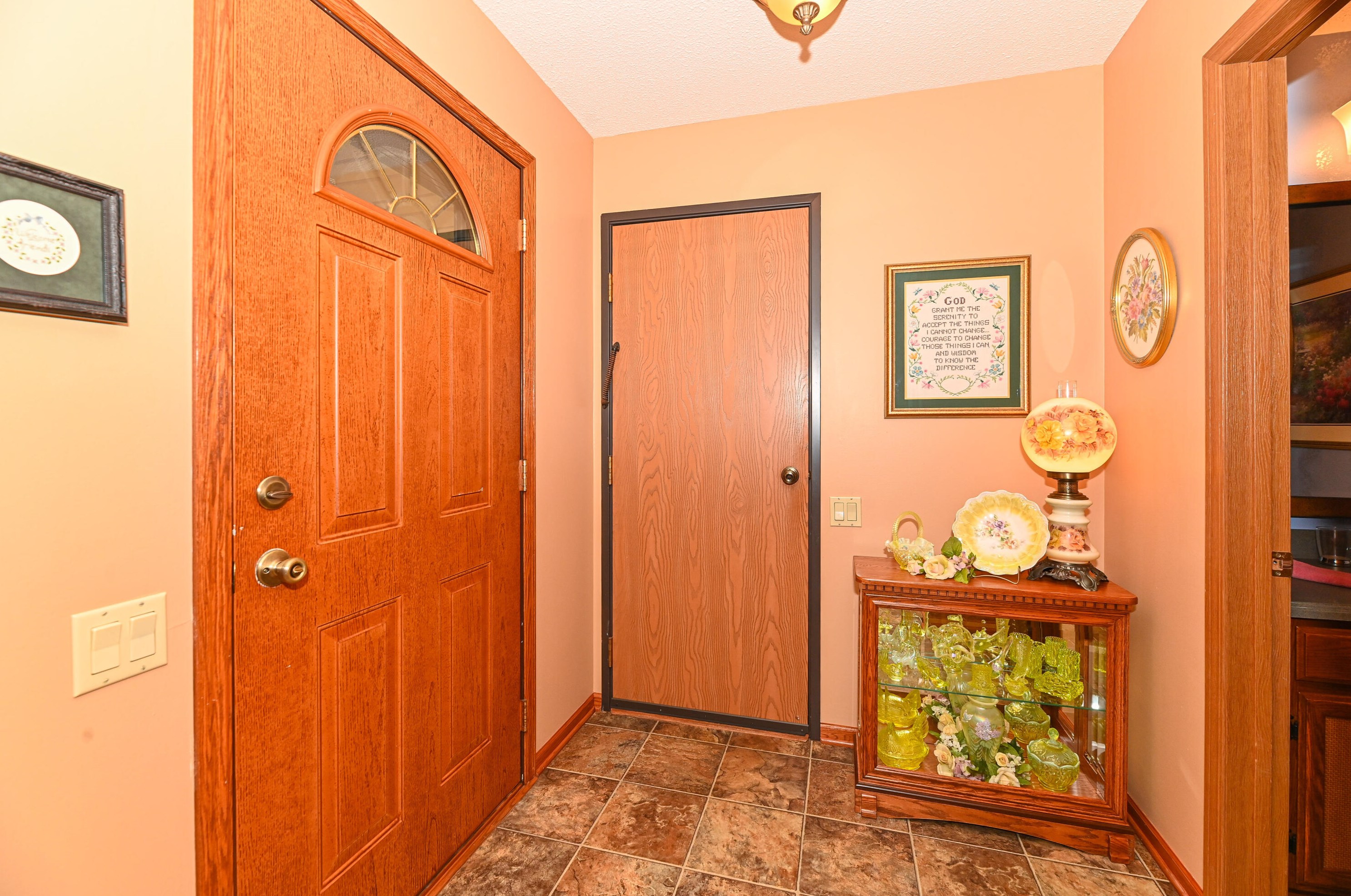 8820 W Knoll Ct, Hales Corners, WI 53132