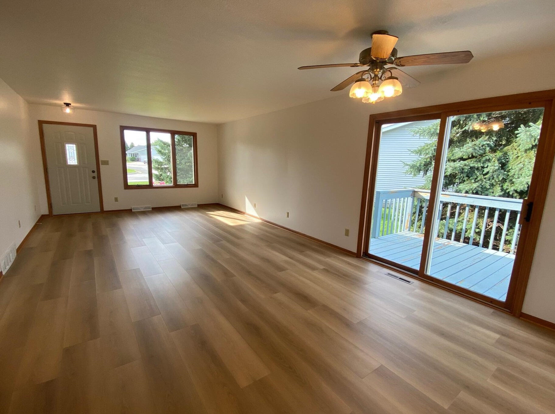 525 Dutch Ct, Oostburg, WI 53070