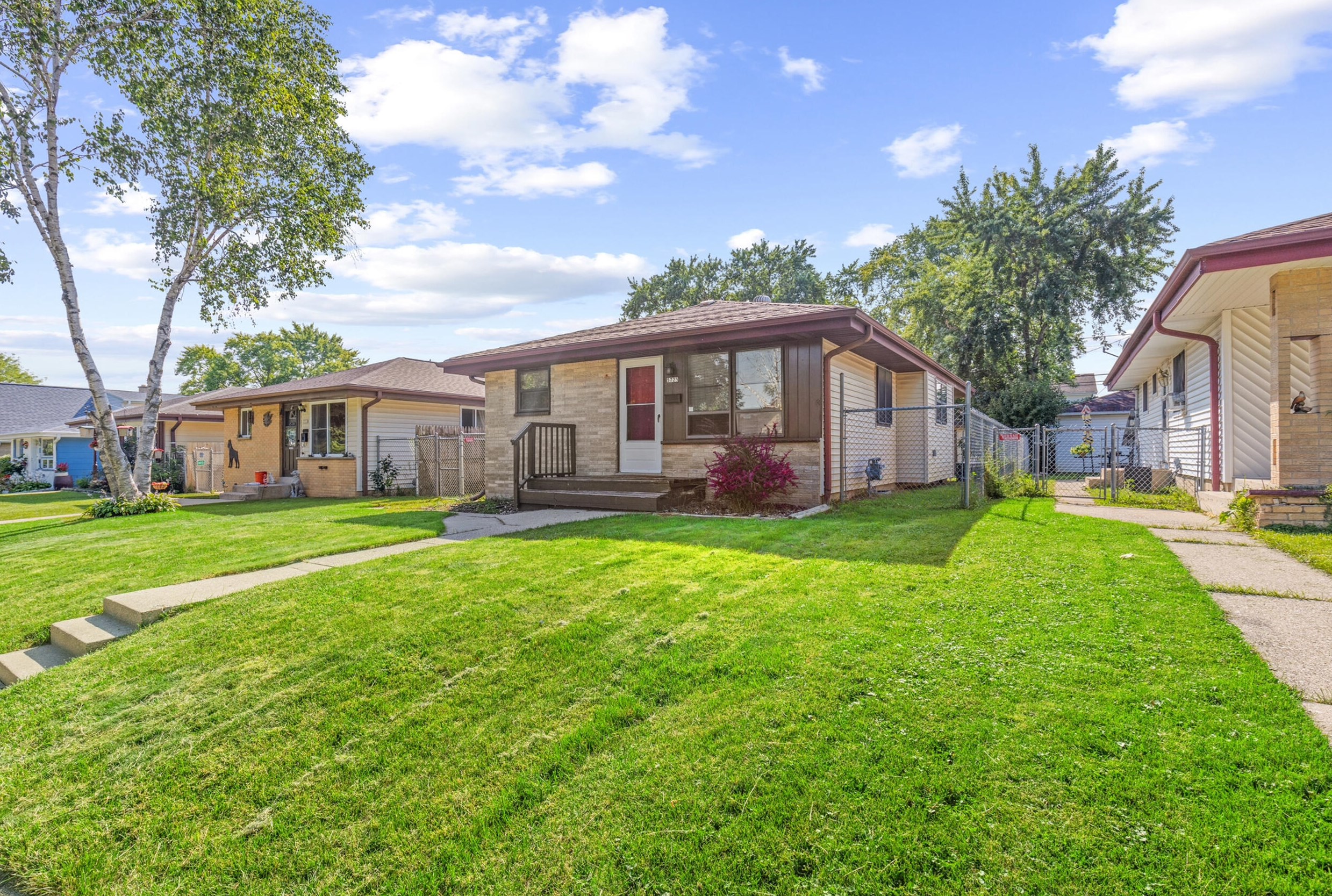 5723 N 98th St, Milwaukee, WI 53225