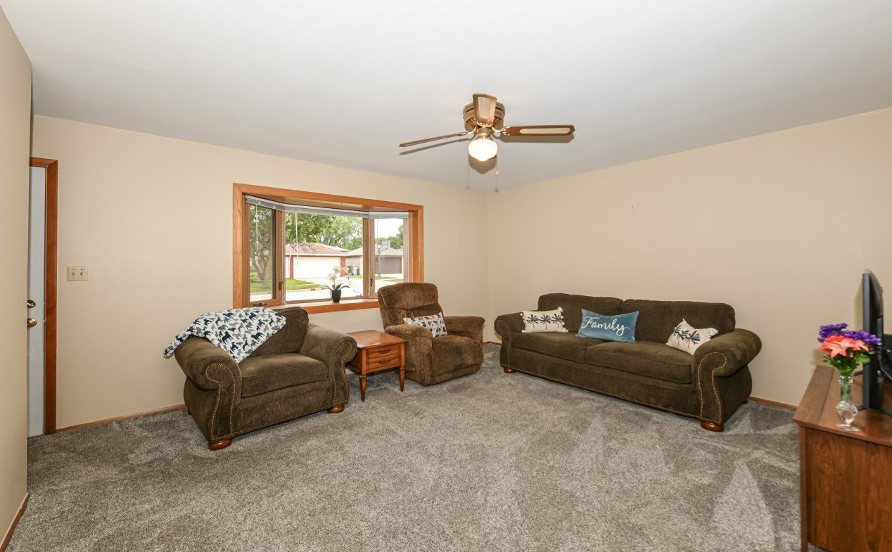 5549 S 15th Pl, Milwaukee, WI 53221