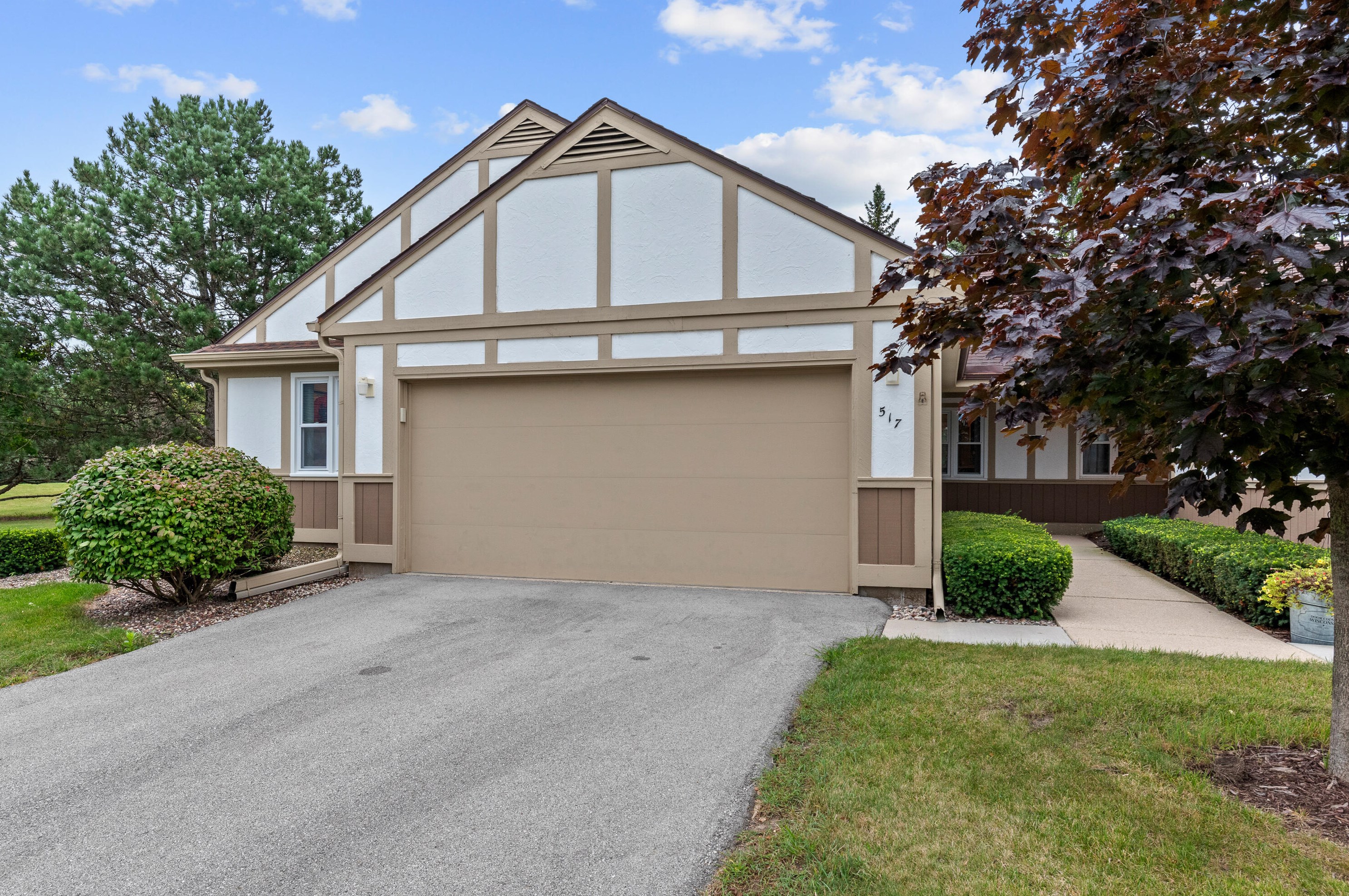 517 W Cumberland Ct, Milwaukee, WI 53217