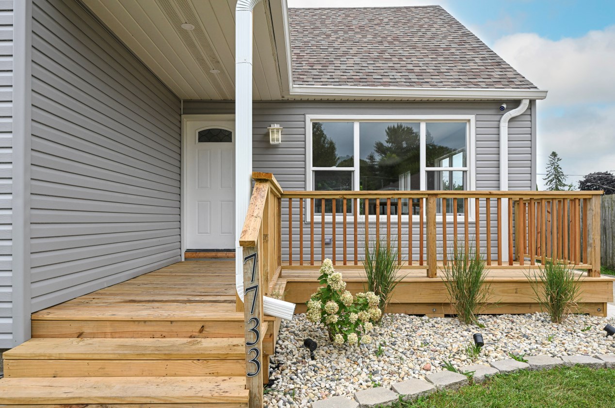 7733 36th Ave, Kenosha, WI 53142-2115