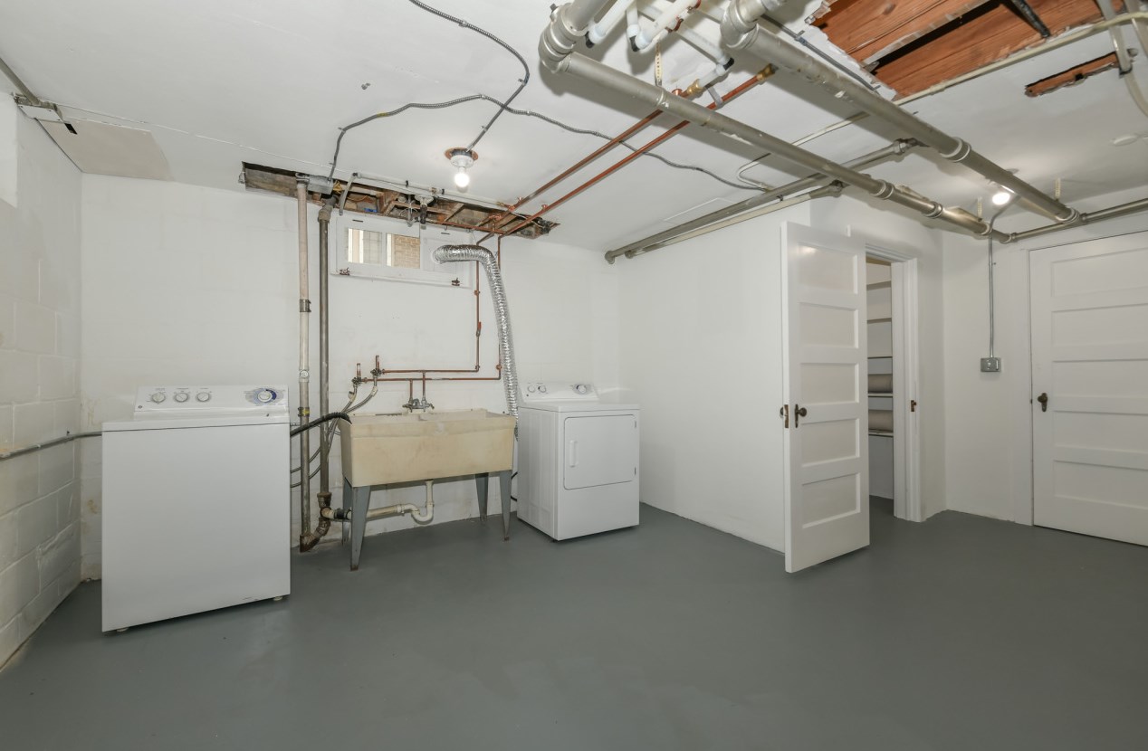 2365 91, Milwaukee WI 53226-1832 exterior