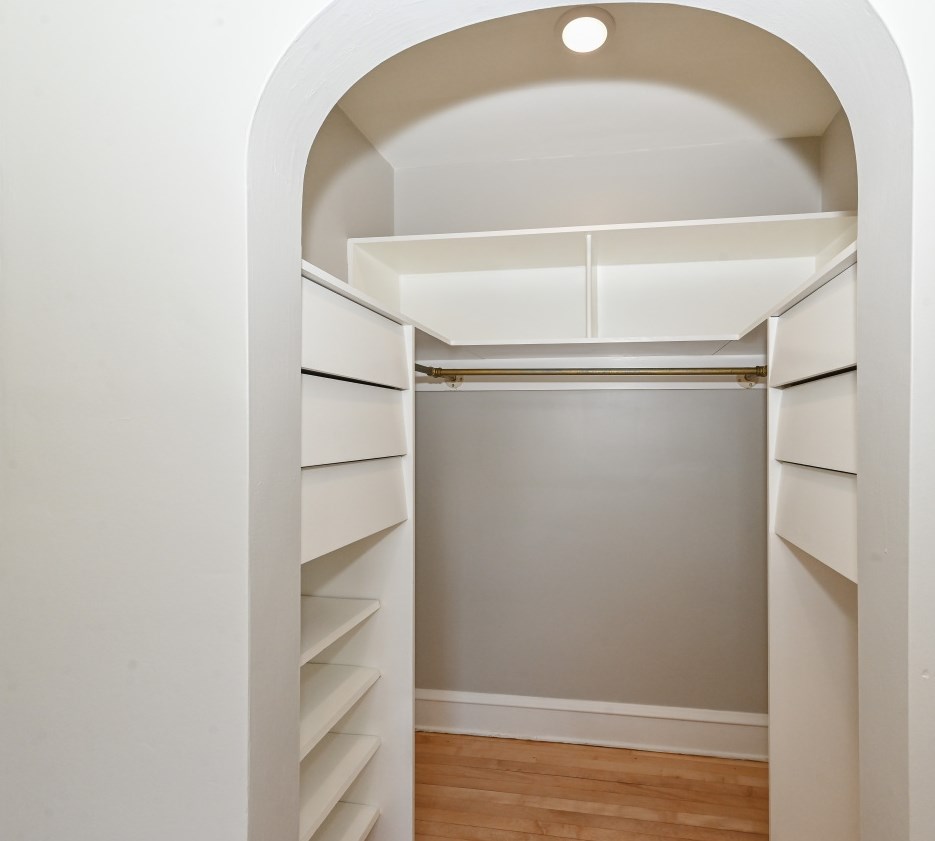 2365 91, Milwaukee WI 53226-1832 exterior