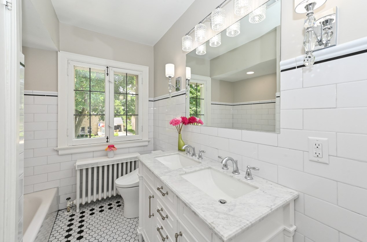 2365 91, Milwaukee WI 53226-1832 exterior