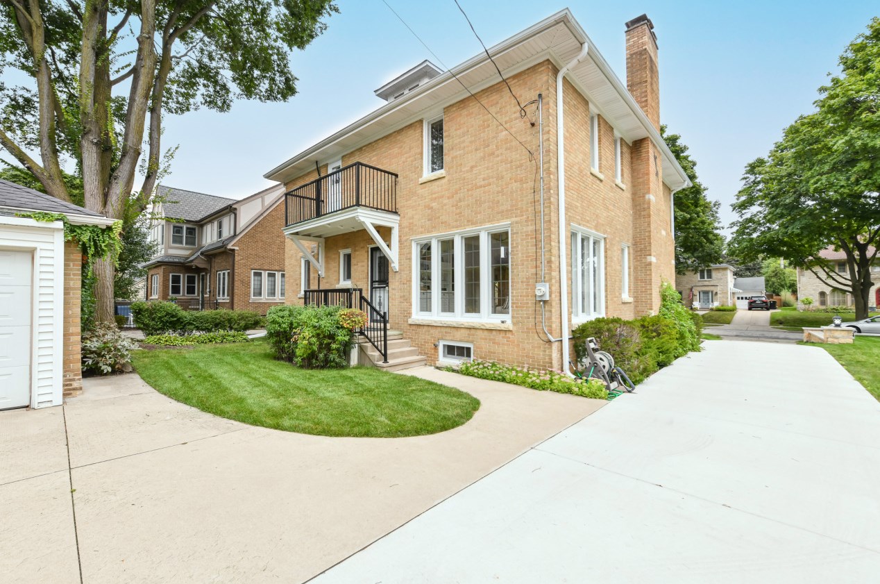 2365 91, Milwaukee WI 53226-1832 exterior