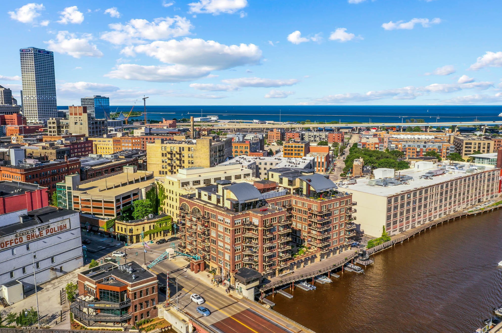 102 Water St, Milwaukee WI 53202-6054 exterior