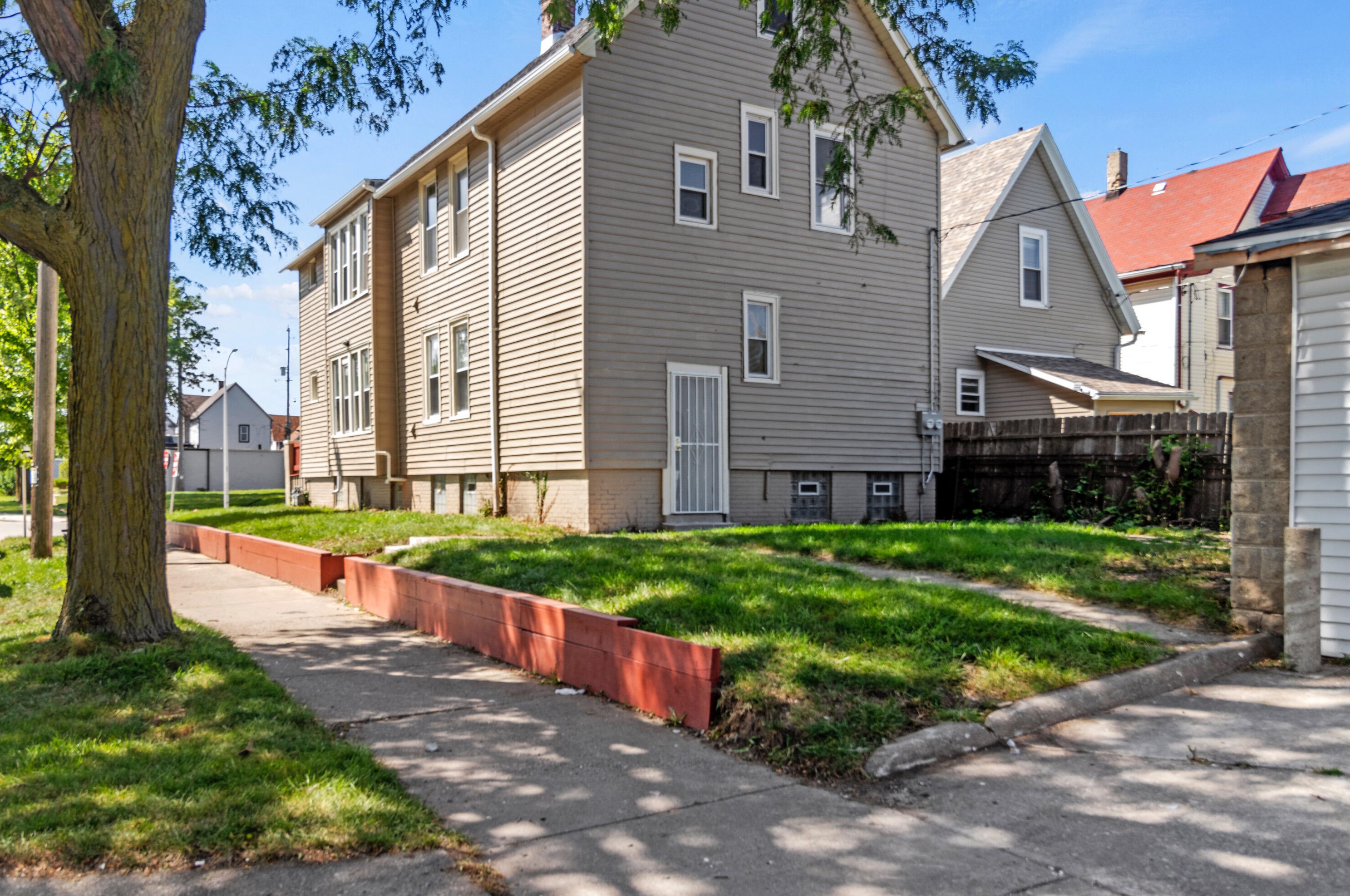 2400 22nd St, Milwaukee WI  53206-1522 exterior