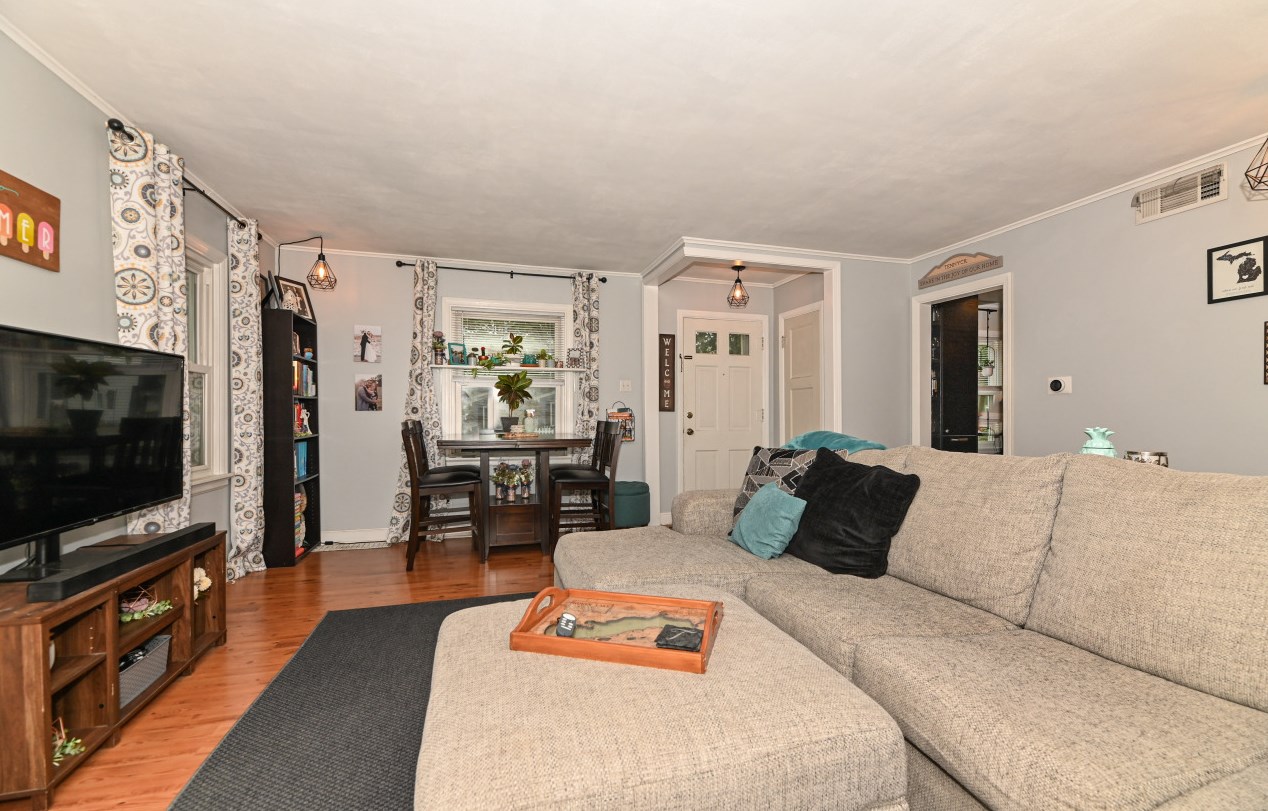 1018 105th St, Milwaukee WI 53227-3516 exterior