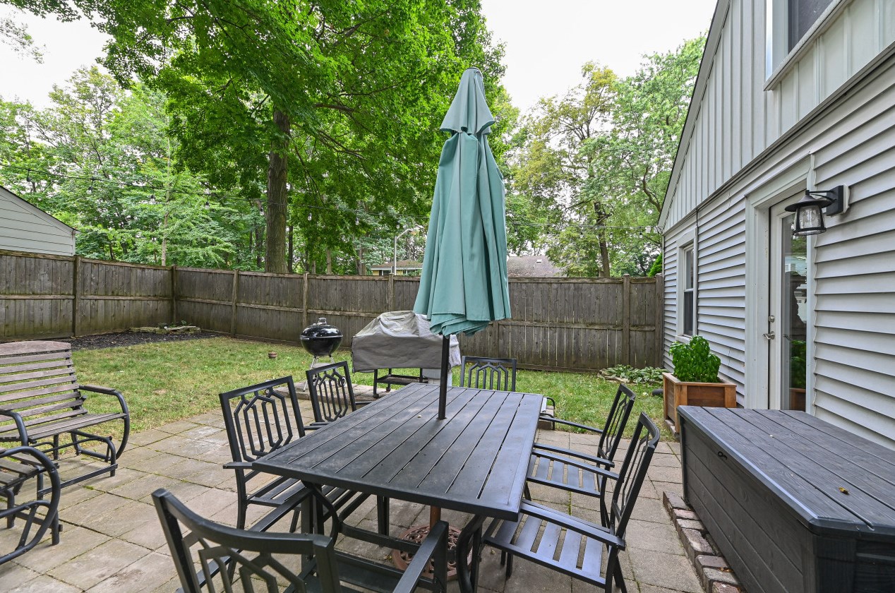 1018 105th St, Milwaukee WI 53227-3516 exterior