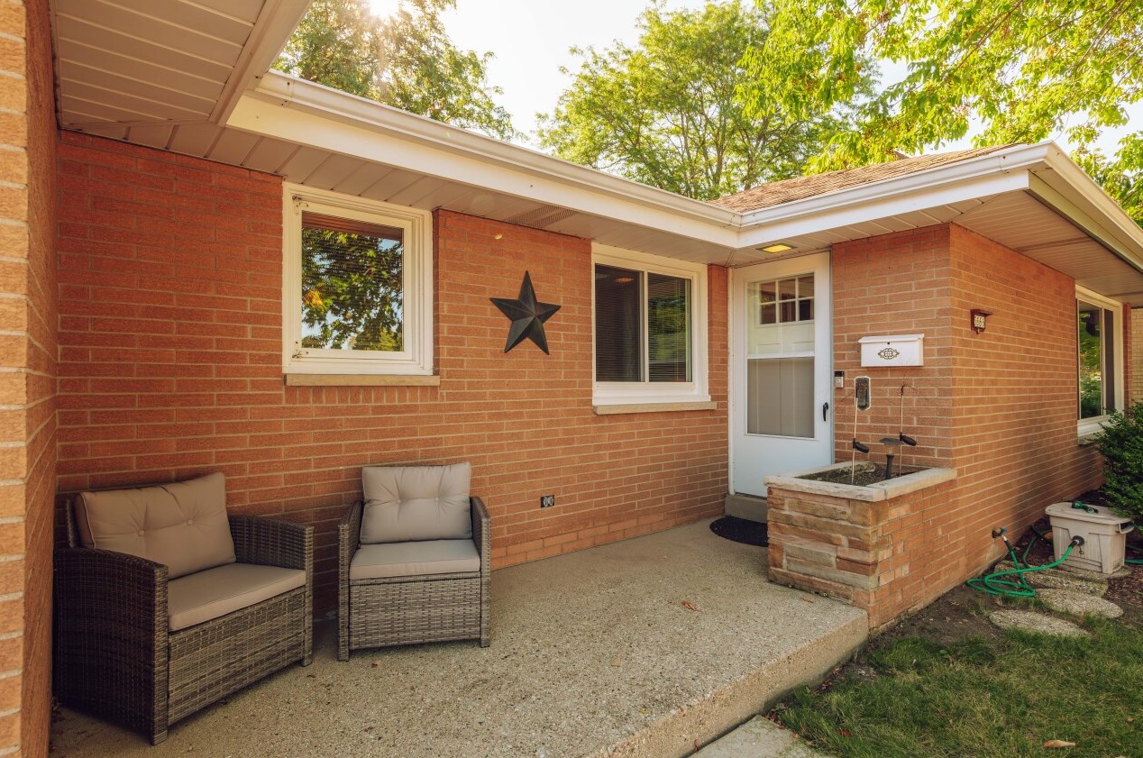 3666 S 77th St, Milwaukee, WI 53220