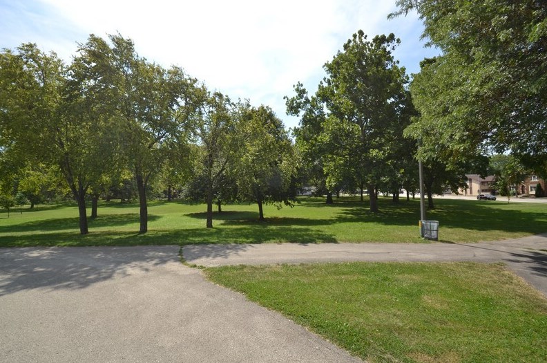 2920 Lenox St, Milwaukee WI  53207-2416 exterior