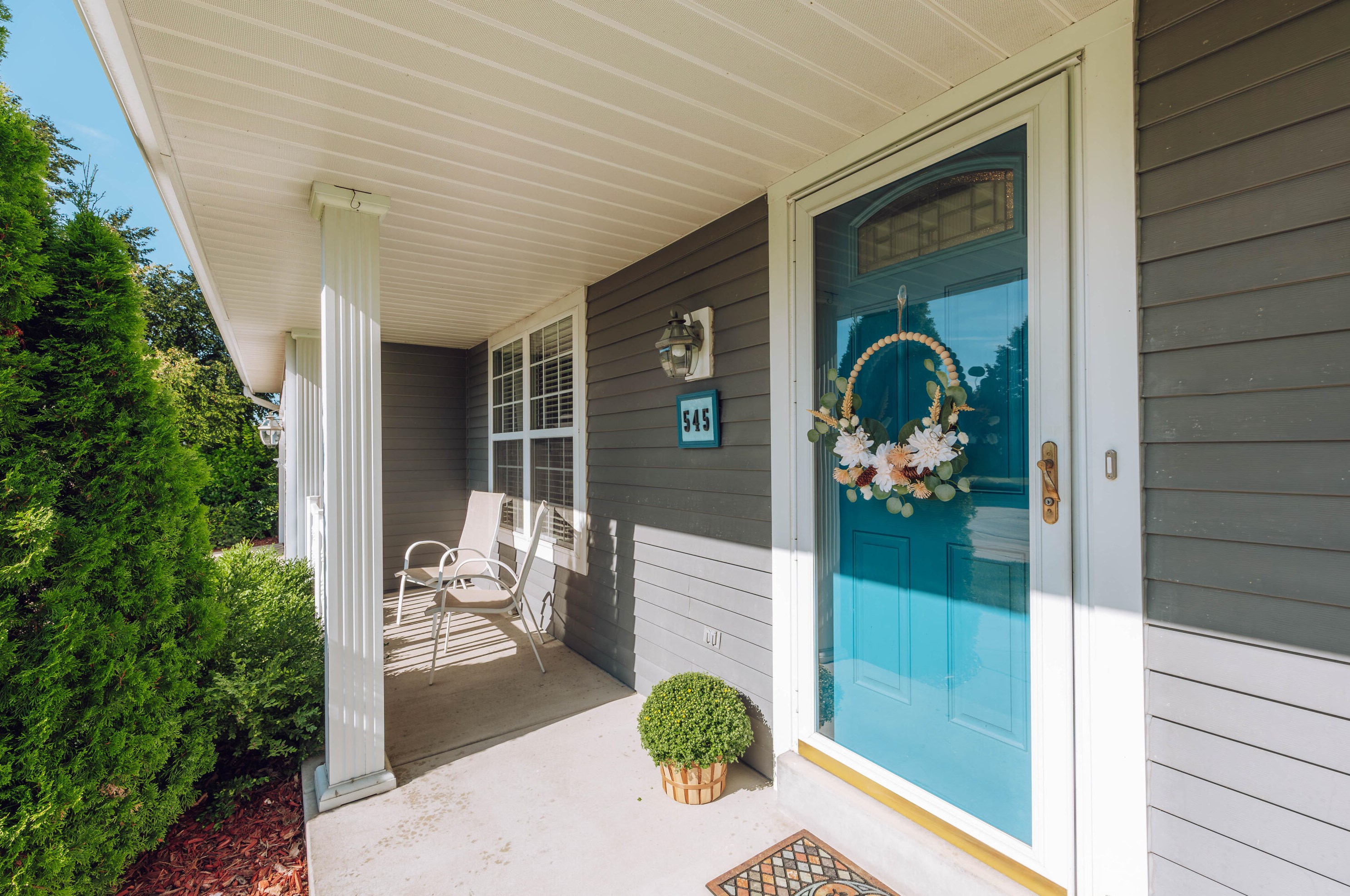 545 Greenwood Ct, Pewaukee, WI 53072-2689