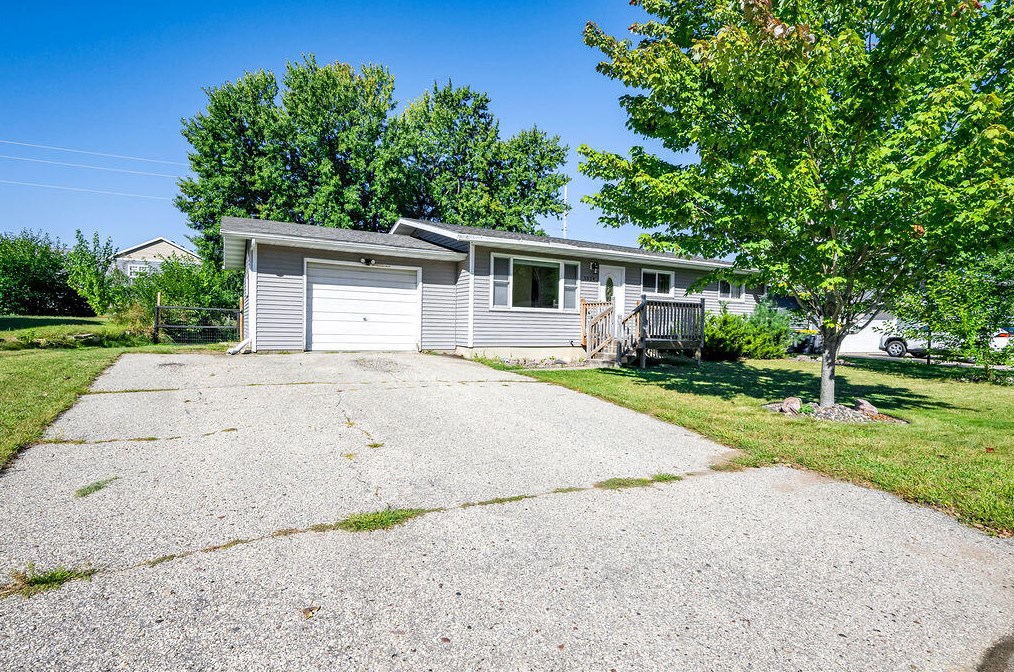 1524 Viking Ave, Holmen, WI 54636