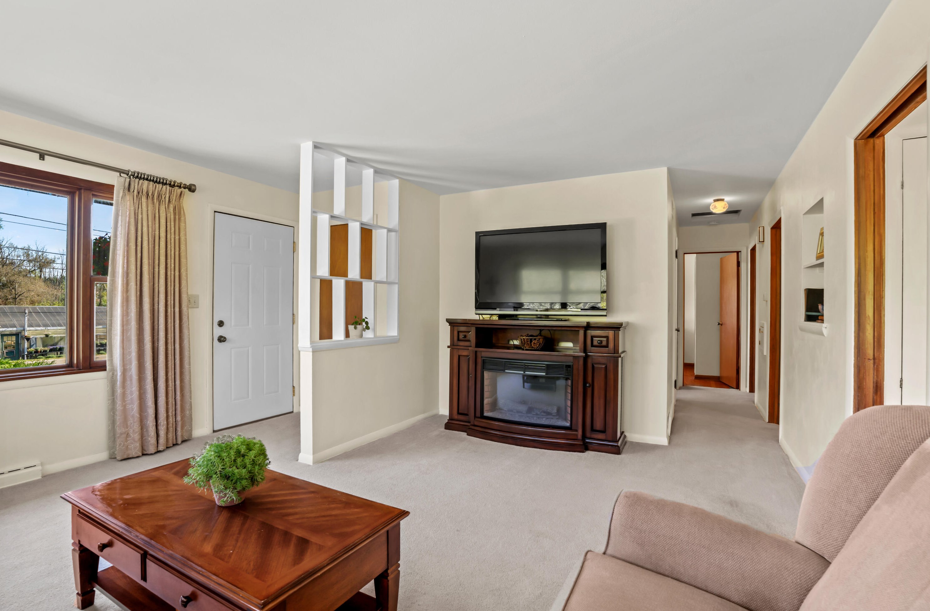 814 E Wisconsin Ave, Pewaukee, WI 53072