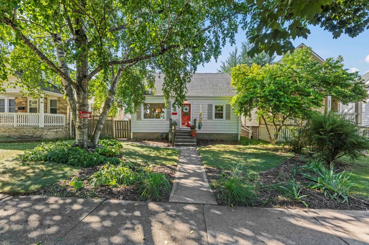 2201 Holt Ave, Milwaukee WI  53207-3141 exterior