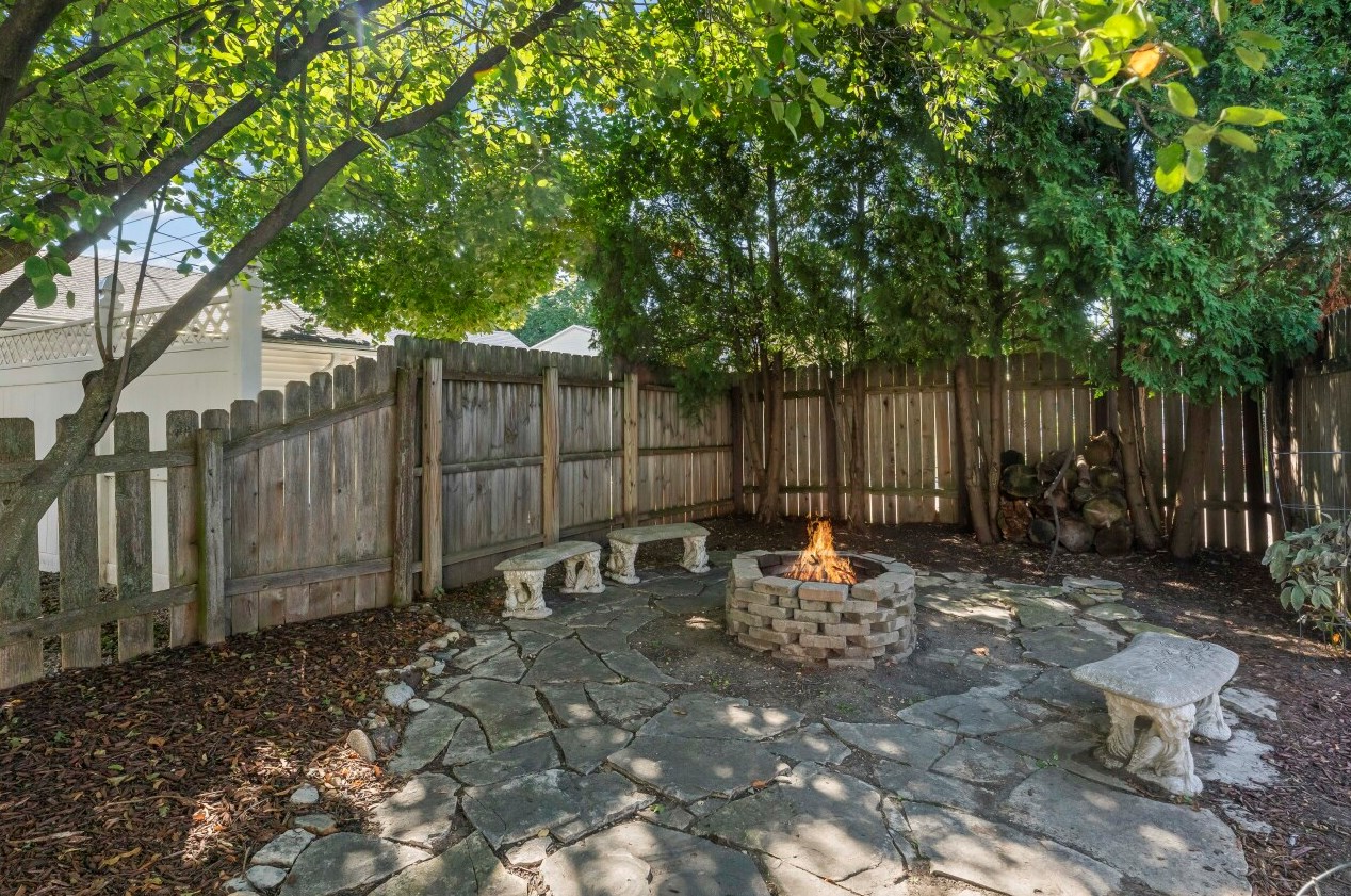 2201 Holt Ave, Milwaukee WI  53207-3141 exterior