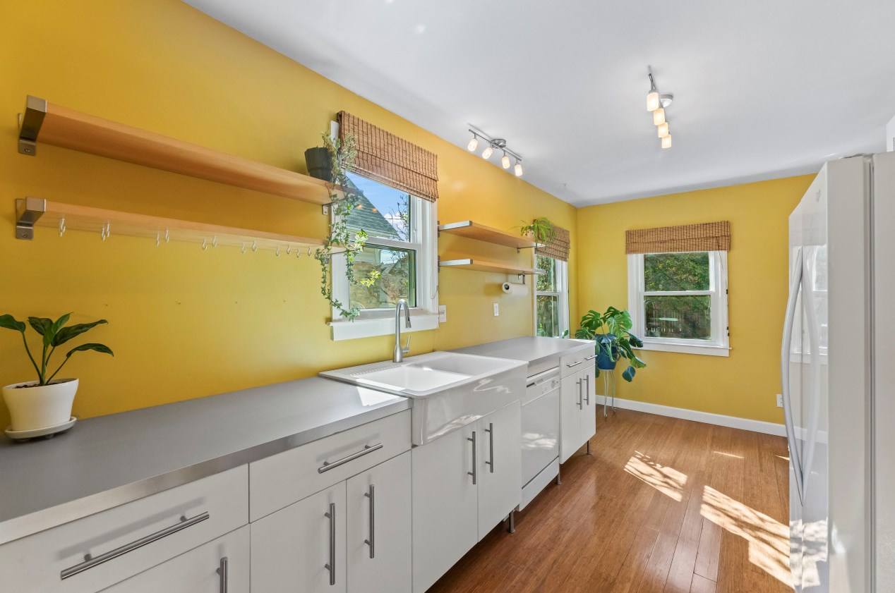 2201 Holt Ave, Milwaukee WI  53207-3141 exterior