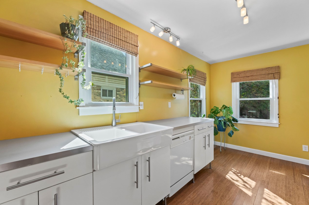 2201 Holt Ave, Milwaukee WI  53207-3141 exterior