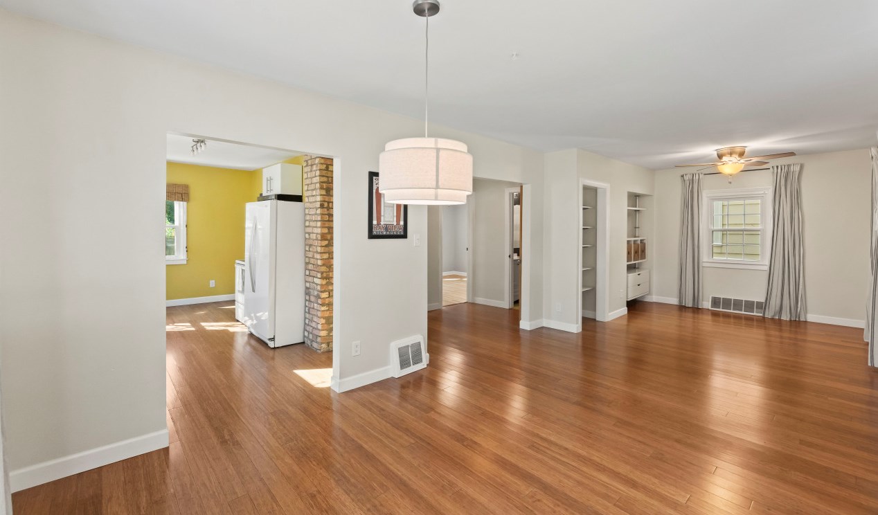 2201 Holt Ave, Milwaukee WI  53207-3141 exterior