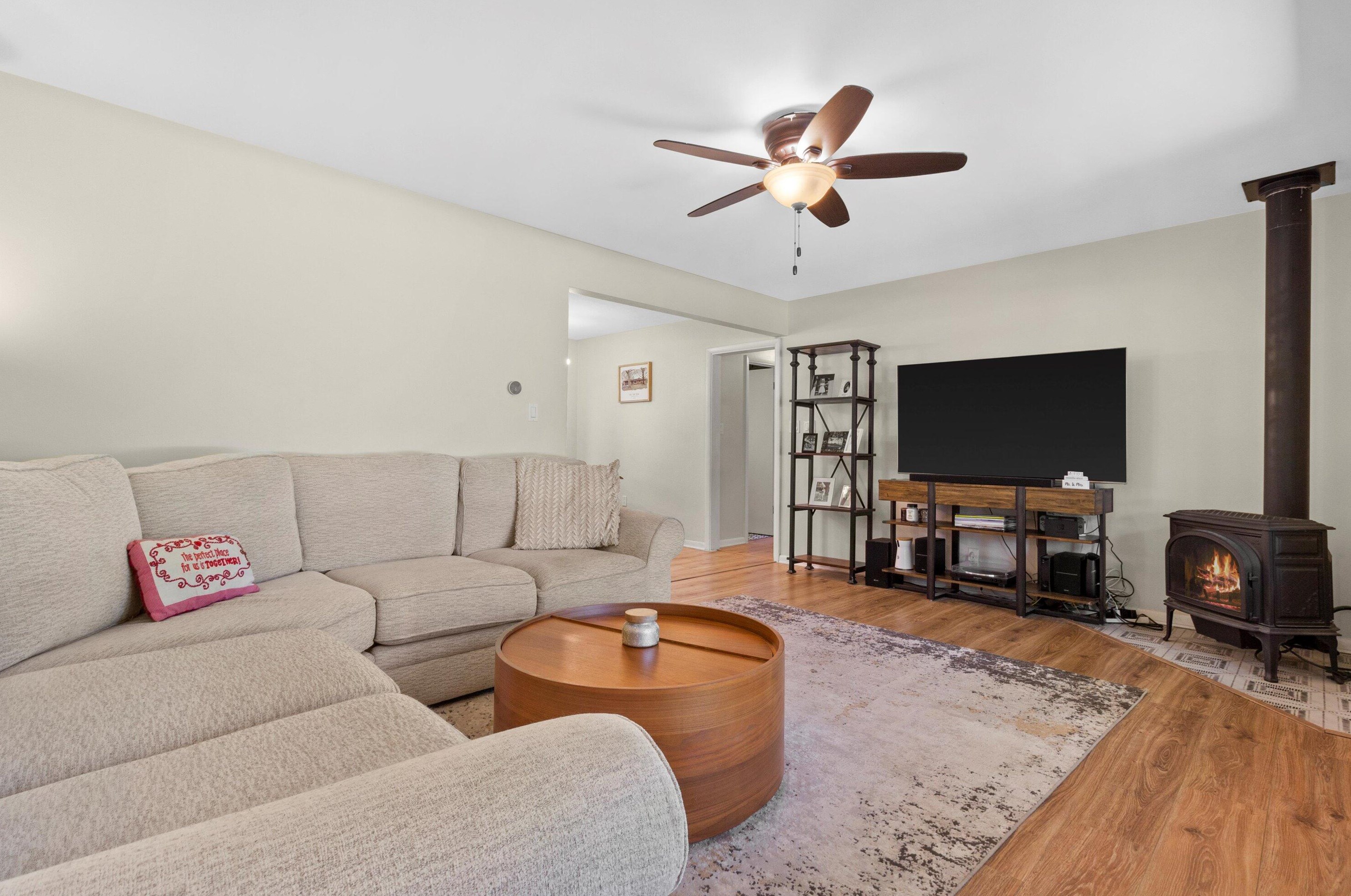 1255 Fairlane Ave, Brookfield, WI 53005