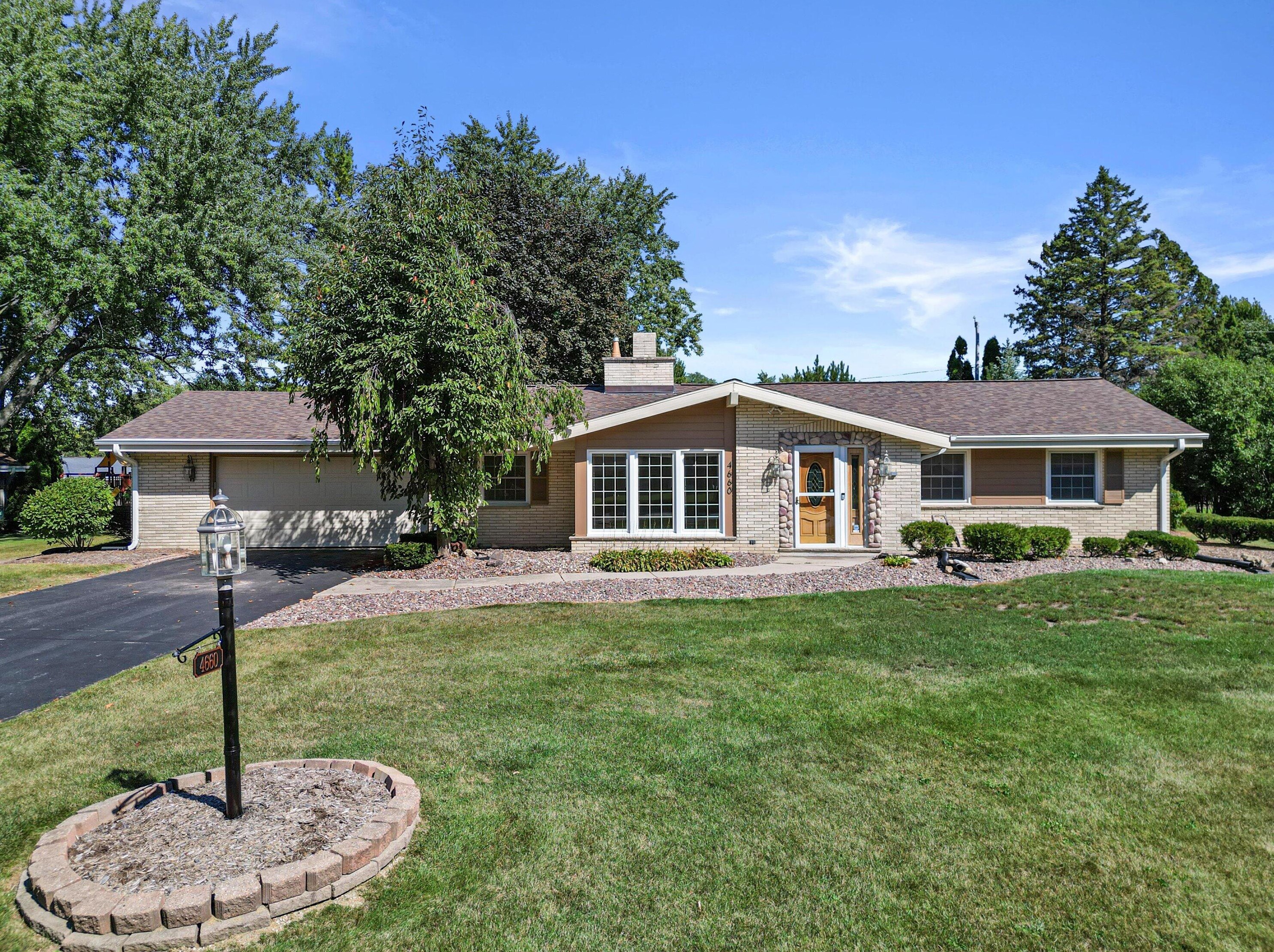 4660 Imperial Dr, Brookfield, WI 53045
