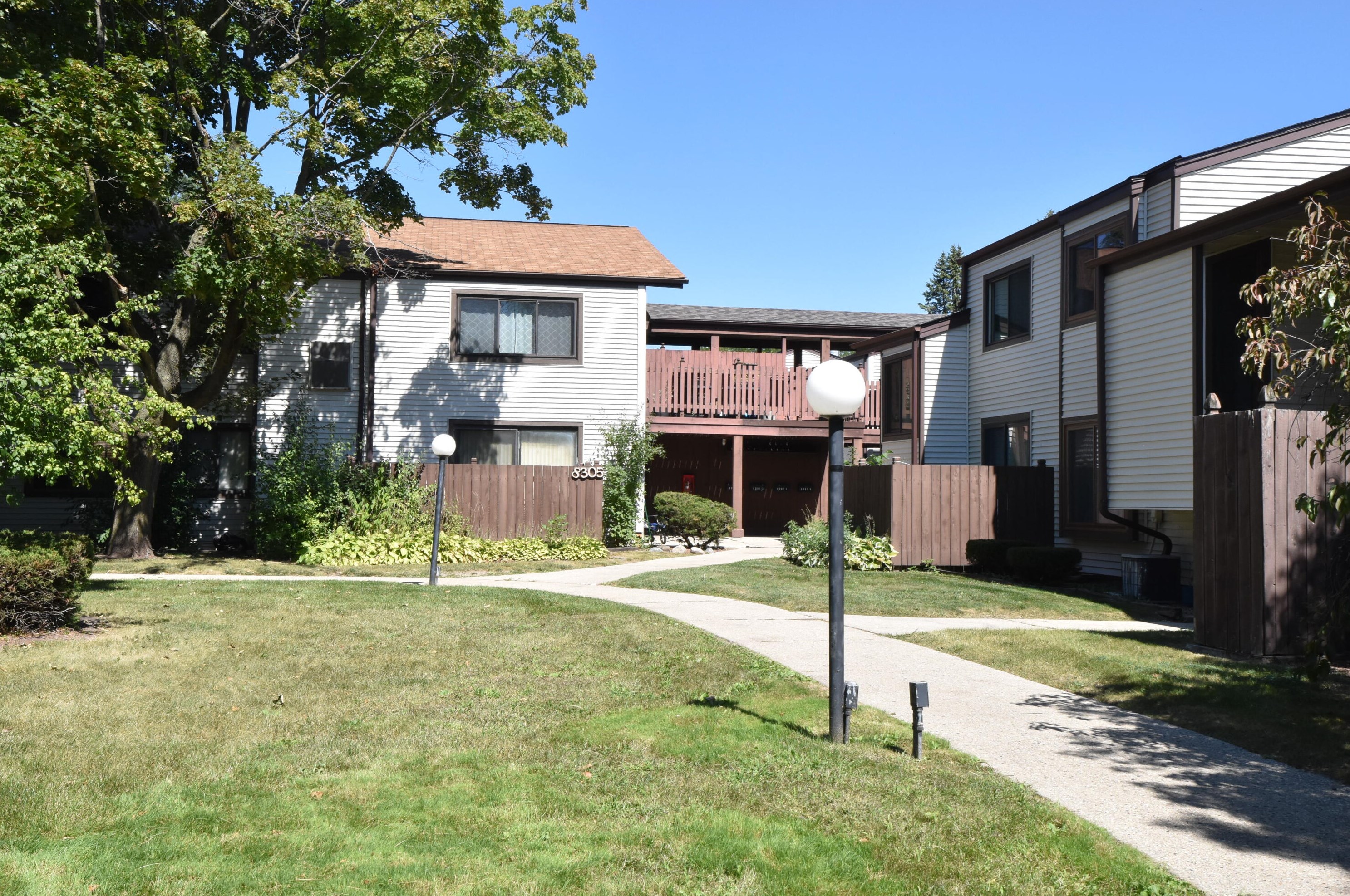 8305 N 107th St #e, Milwaukee, WI 53224