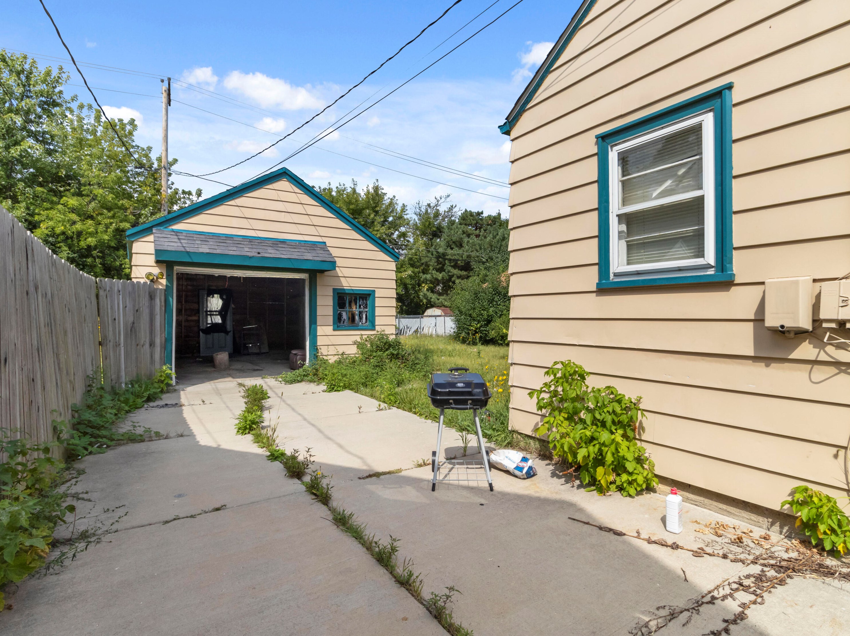 5069 60th St, Milwaukee WI  53220-4619 exterior