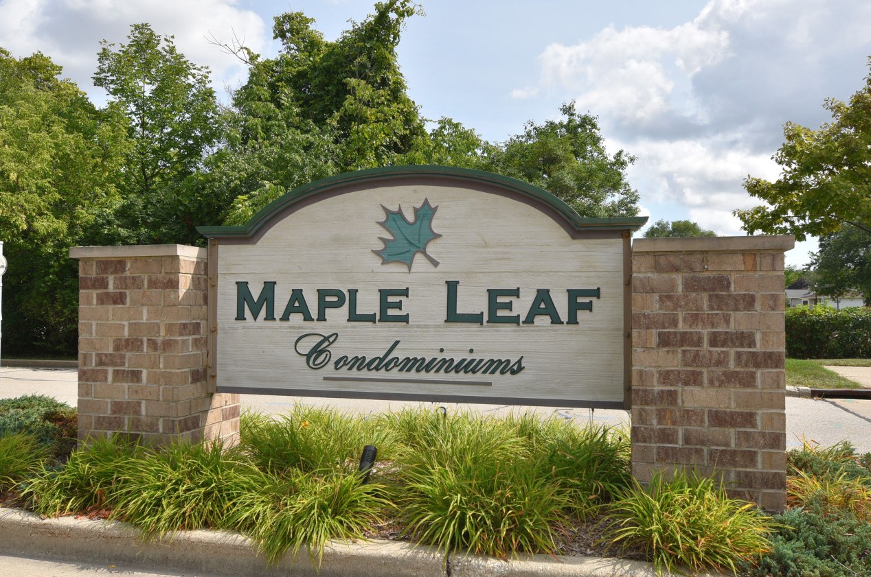 4936 W Maple Leaf Cir, Milwaukee, WI 53220