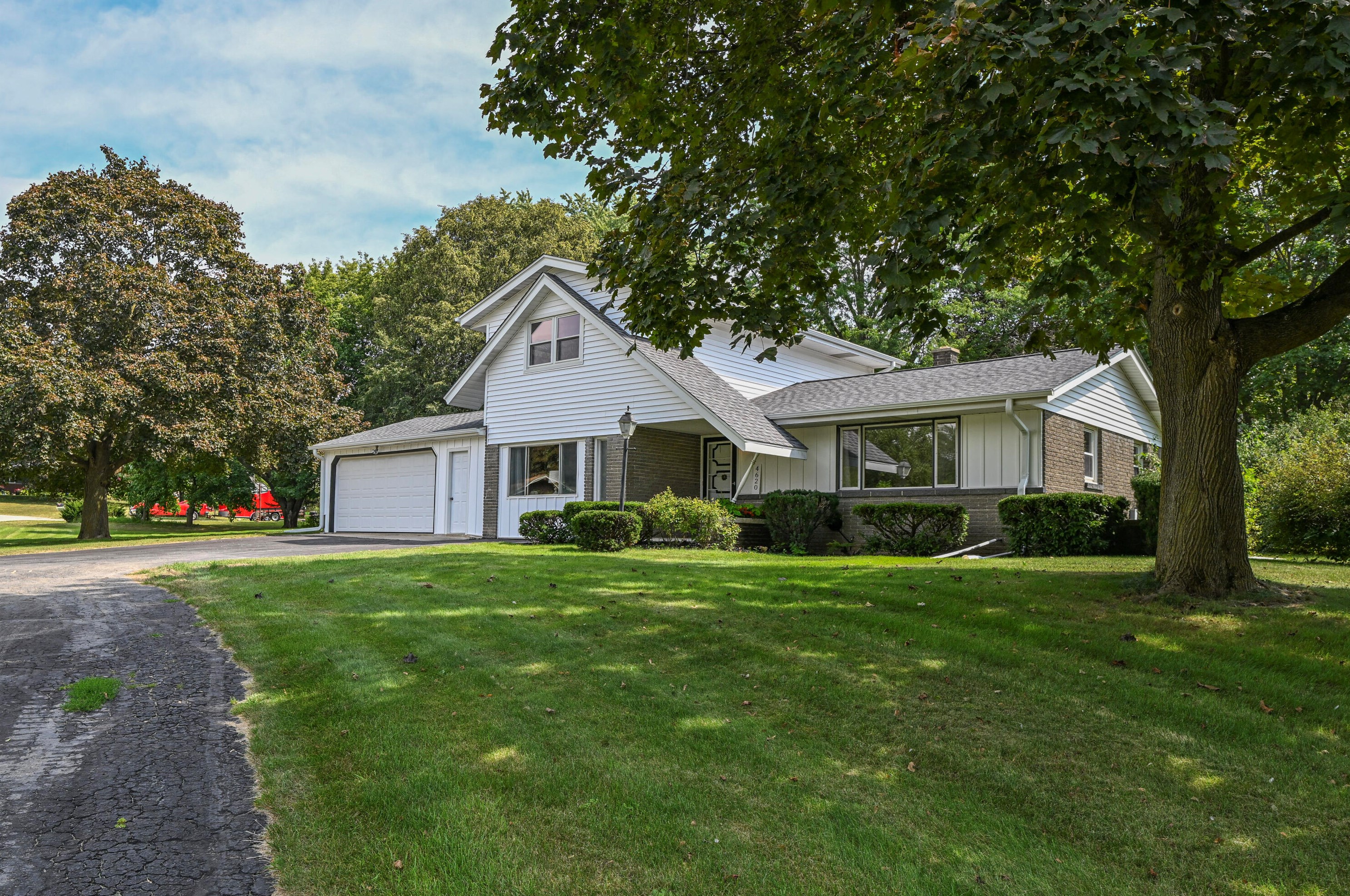 4620 Cherokee Dr, Brookfield, WI 53045