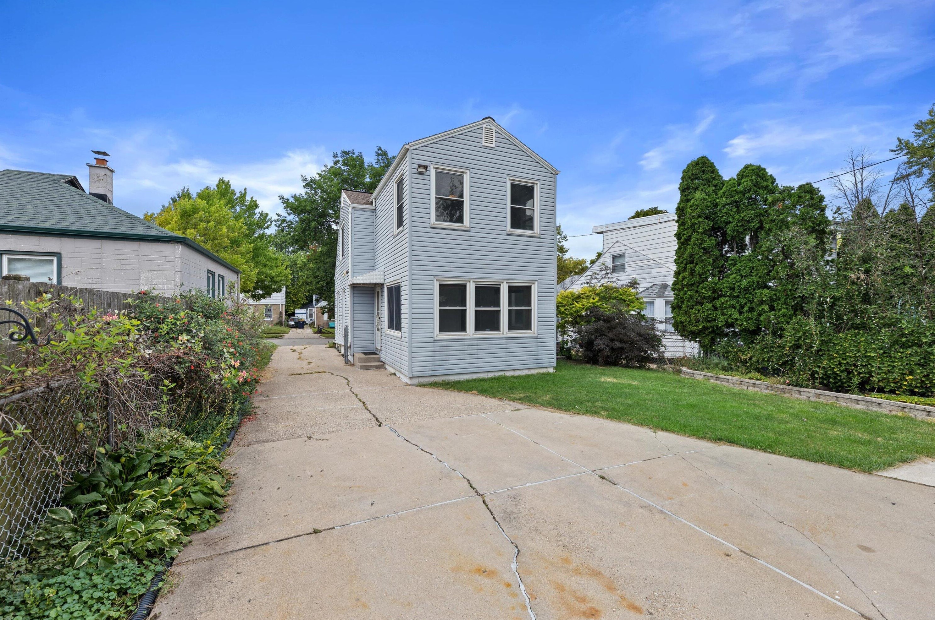 2580 77 St, Milwaukee WI 53219-2765 exterior