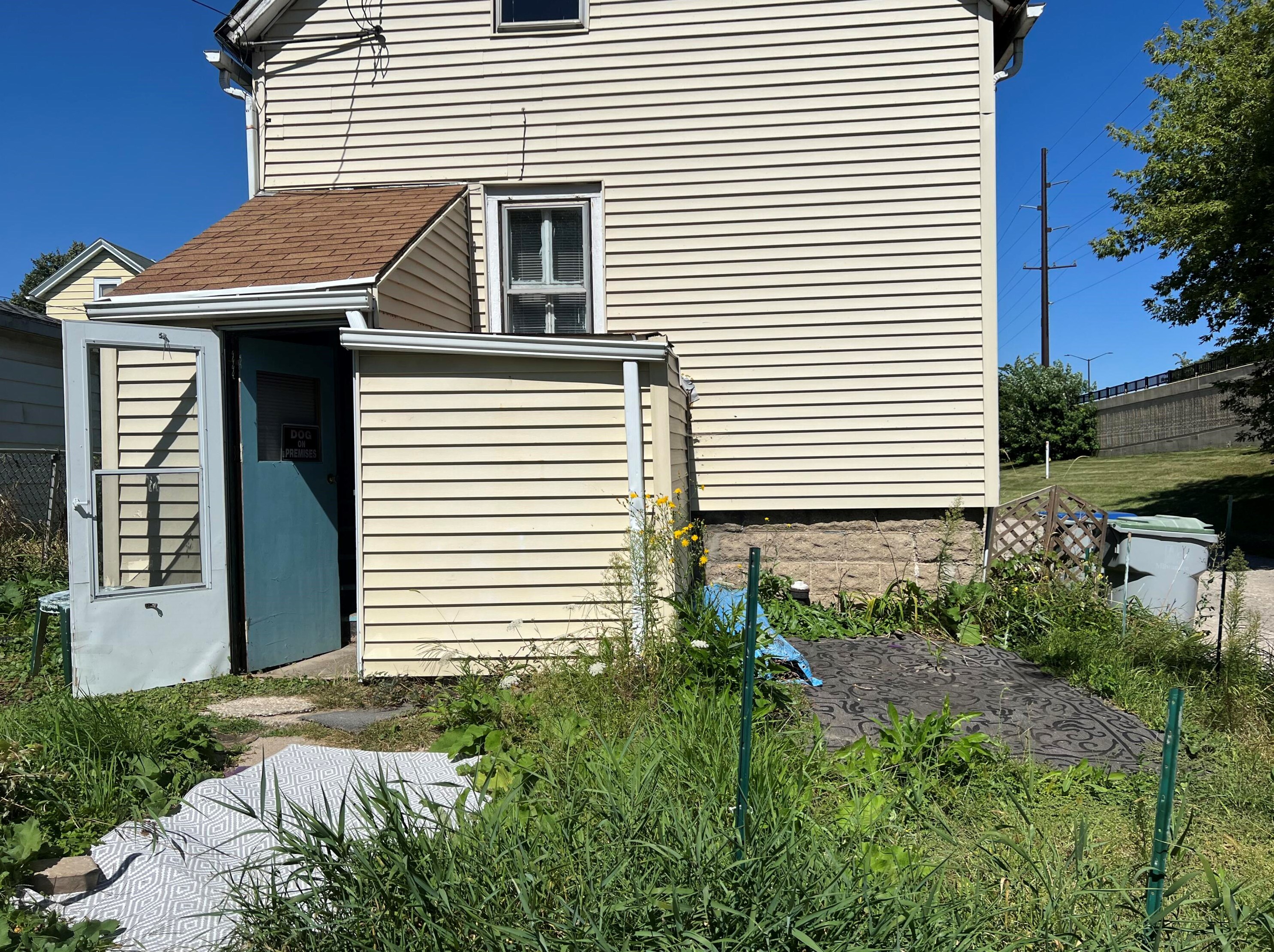 1315 E Seeley St, Milwaukee, WI 53207