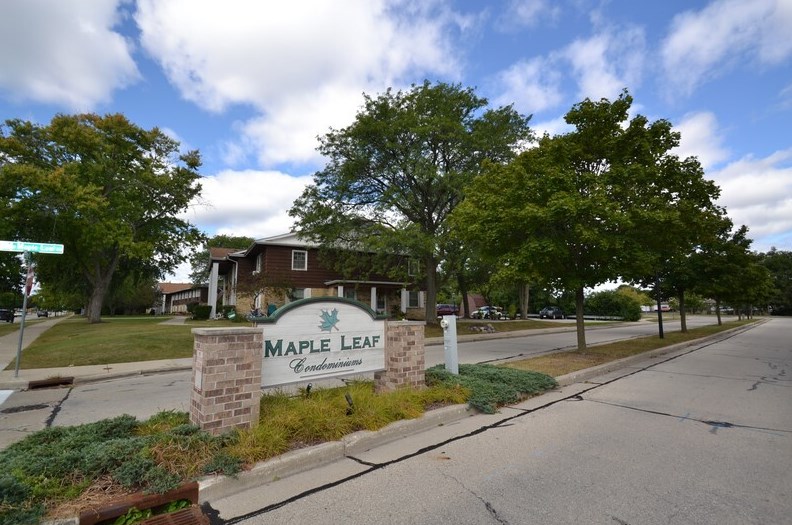 4881 W Maple Leaf Cir #5-4, Milwaukee, WI 53220