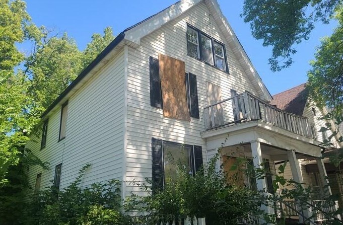 1330 W Locust St, Milwaukee, WI 53206