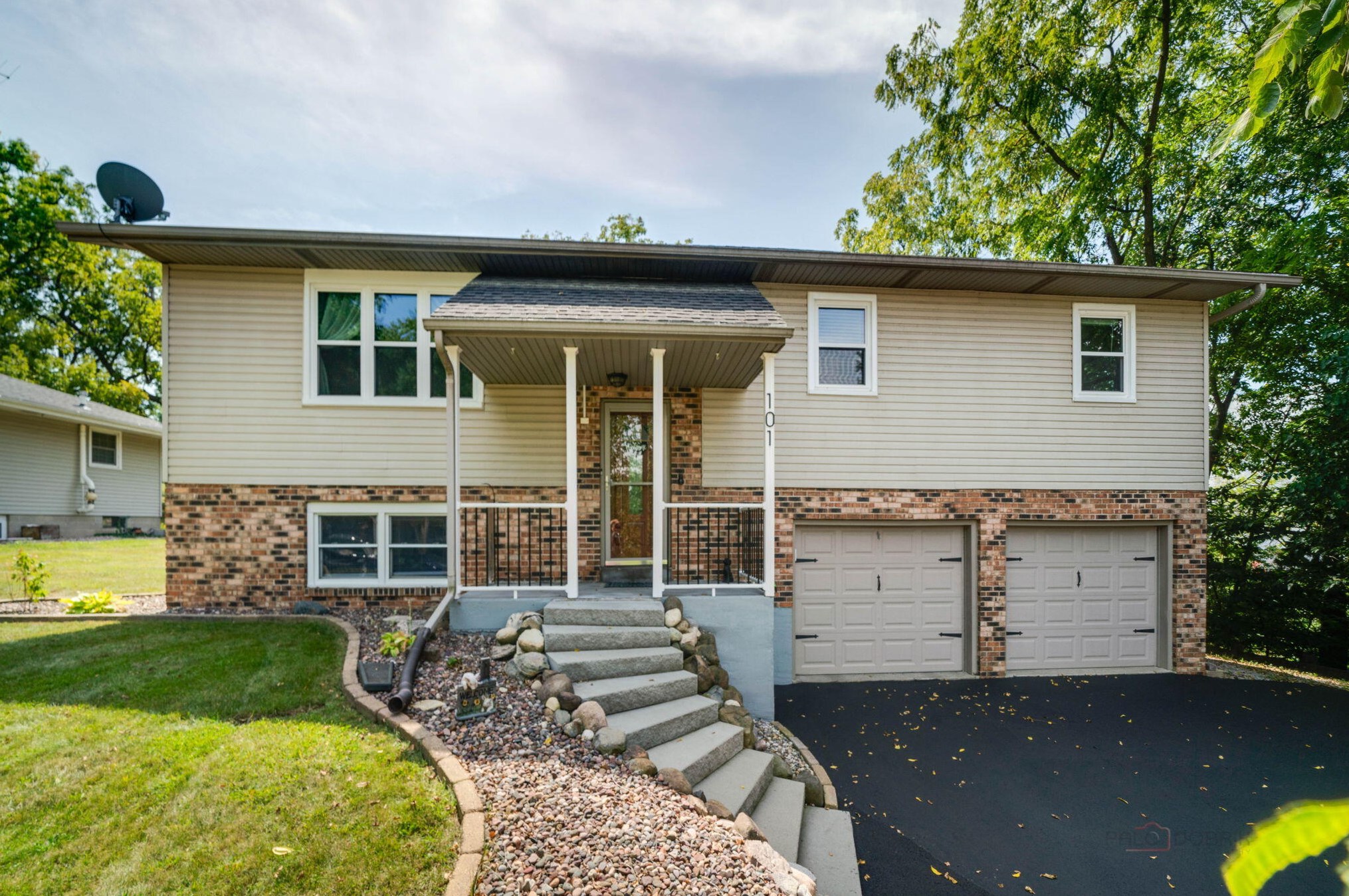 101 Hillcrest Dr, Lyons, WI 53105