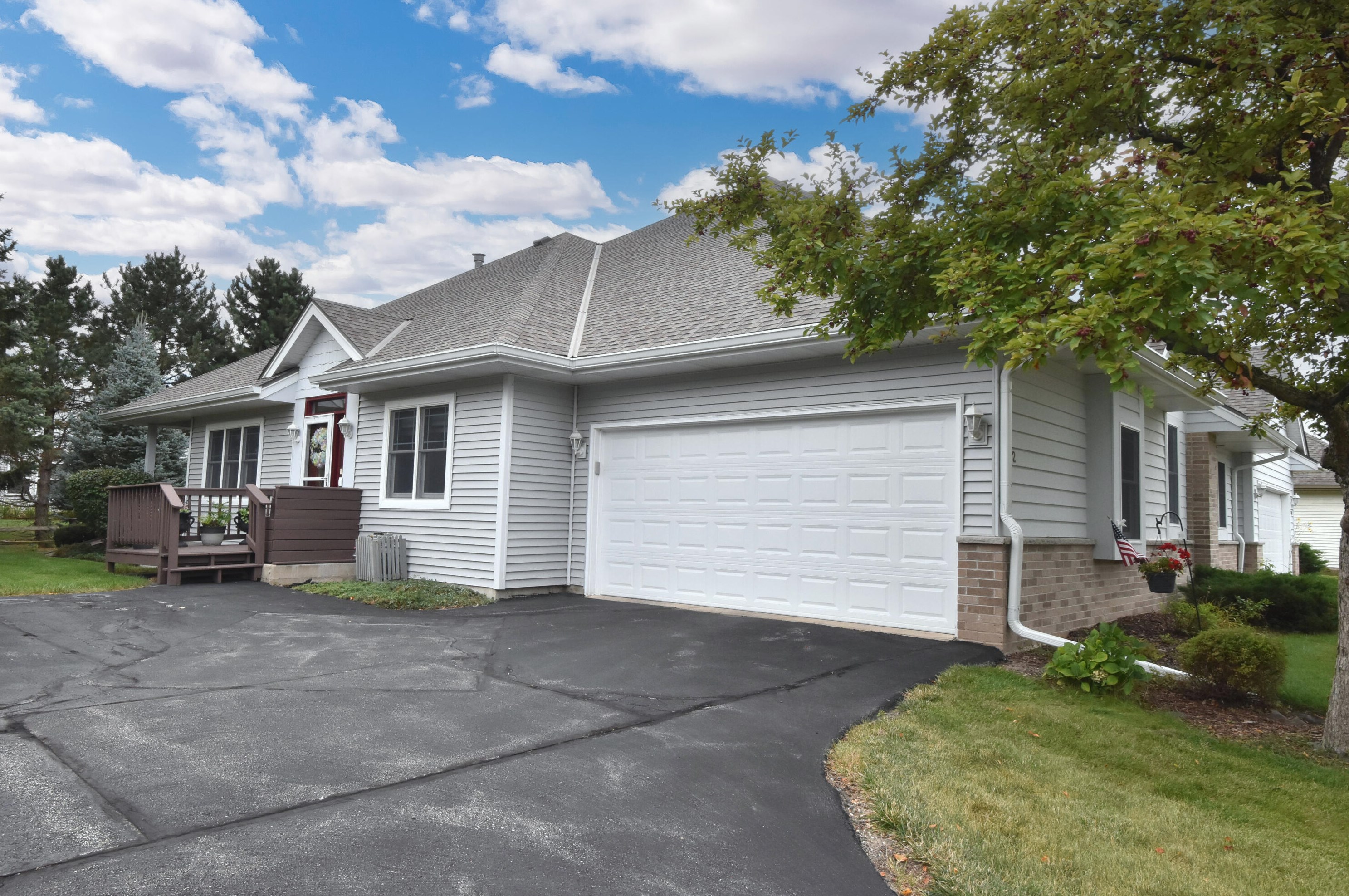 492 Sutherland Cir, Oconomowoc, WI 53066