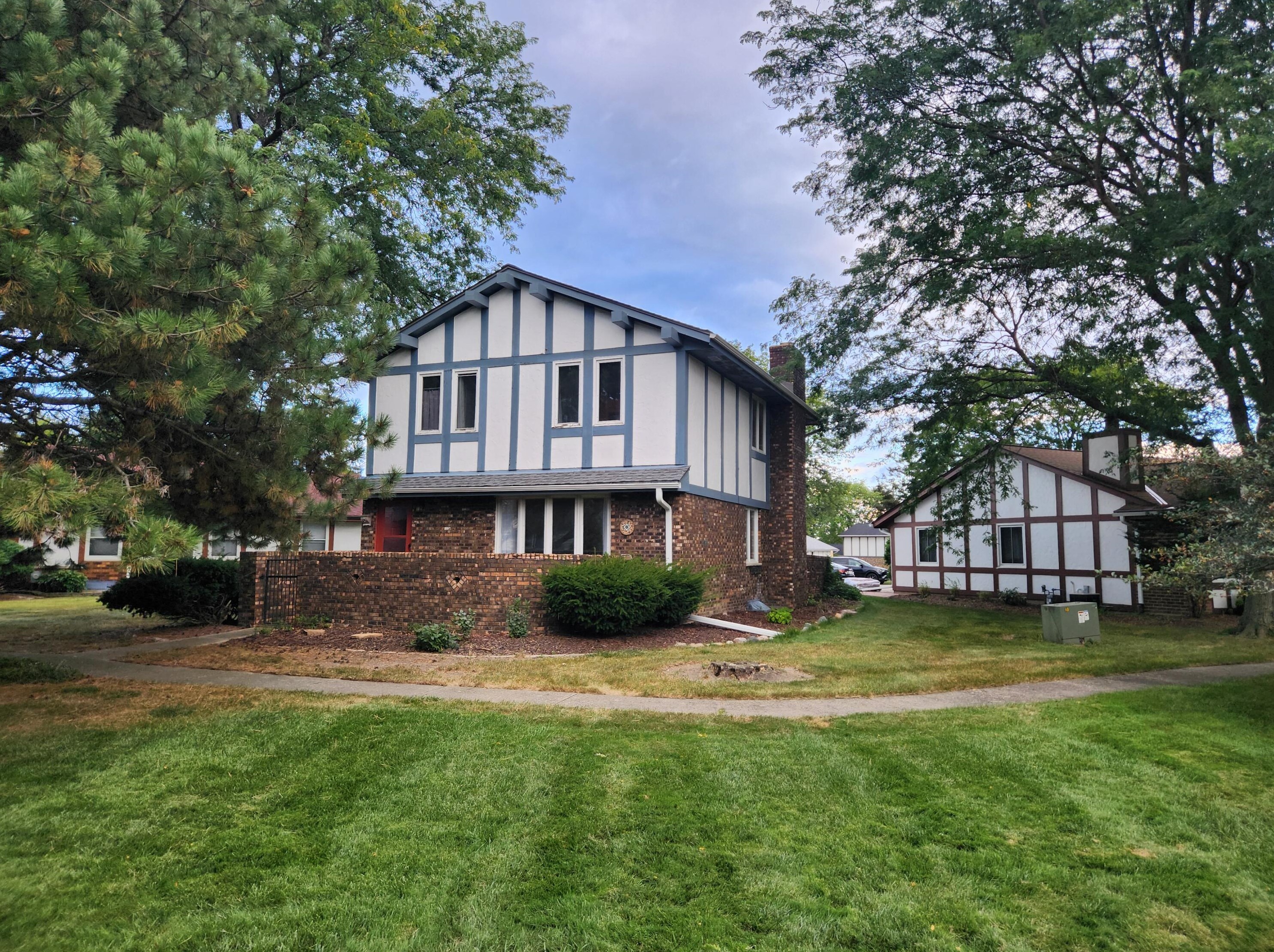 5337 S Somerset Ln, Milwaukee, WI 53221