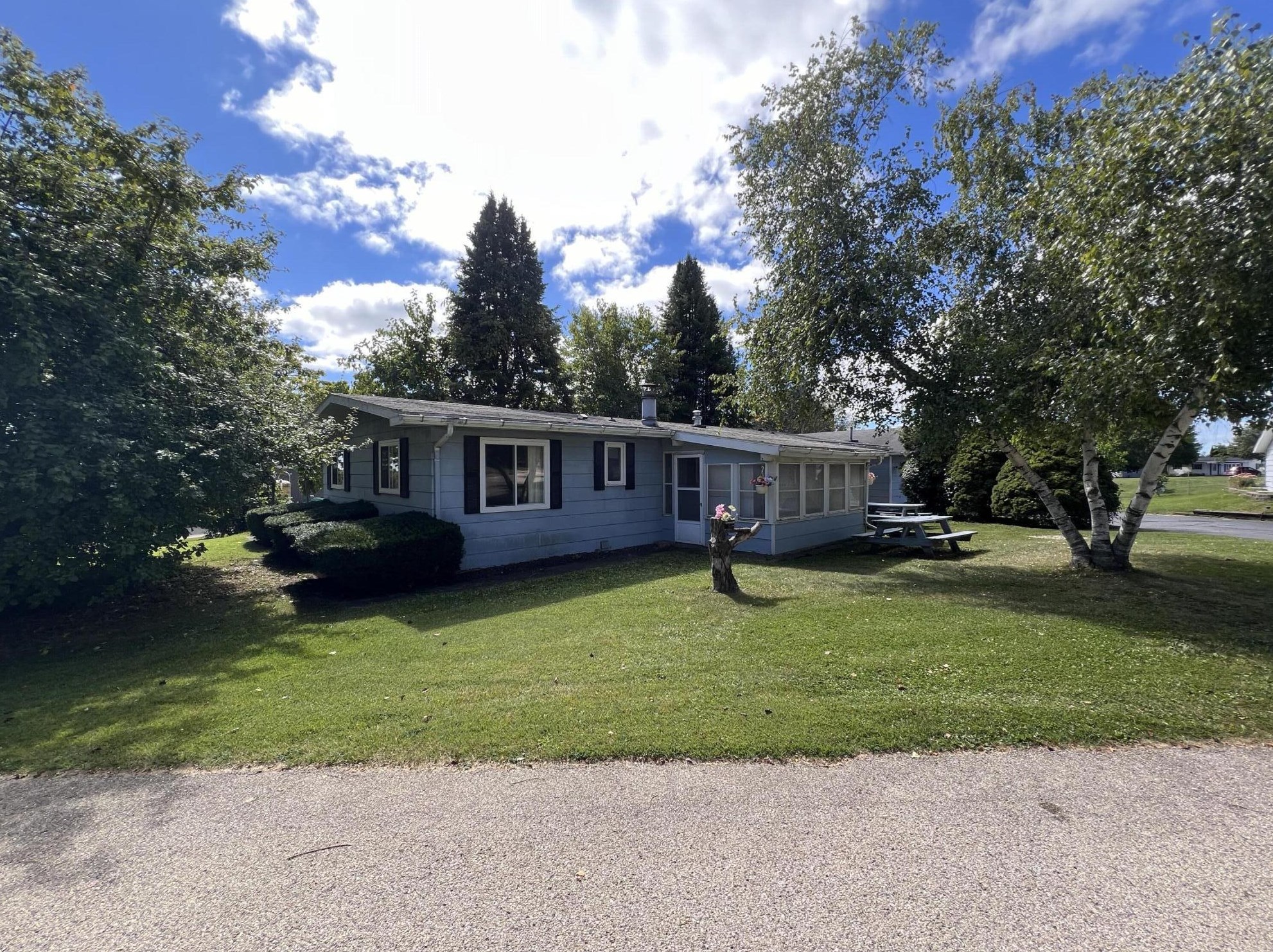 1422 Liberty Ln, Lyons, WI 53105