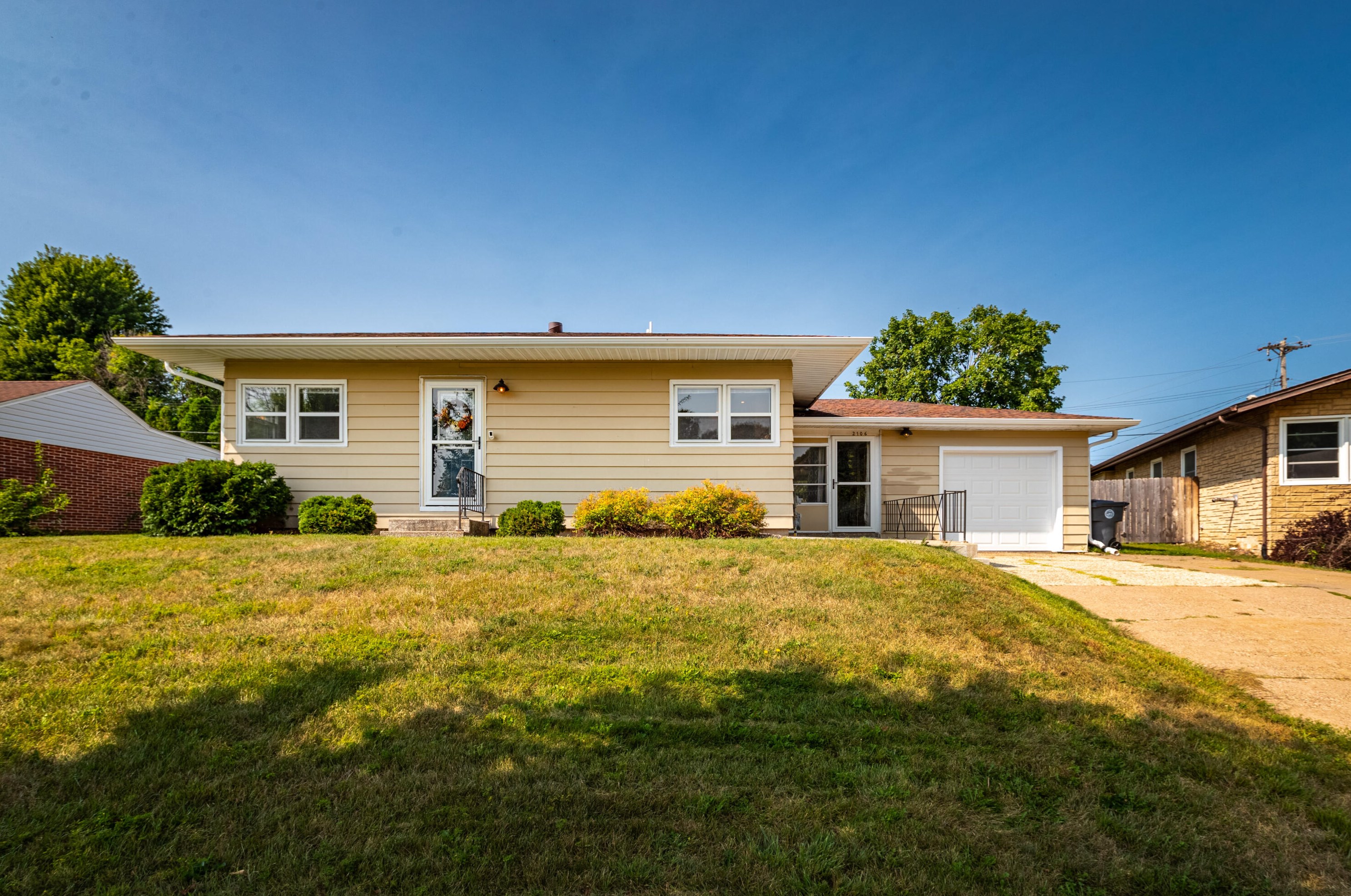 2106 Hoeschler Dr, La Crosse, WI 54601