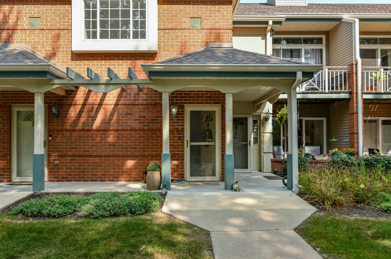 18880 Toldt Woods Dr #6, Brookfield, WI 53045
