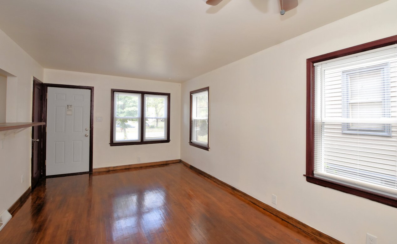 1961 W Purdue St, Milwaukee, WI 53209